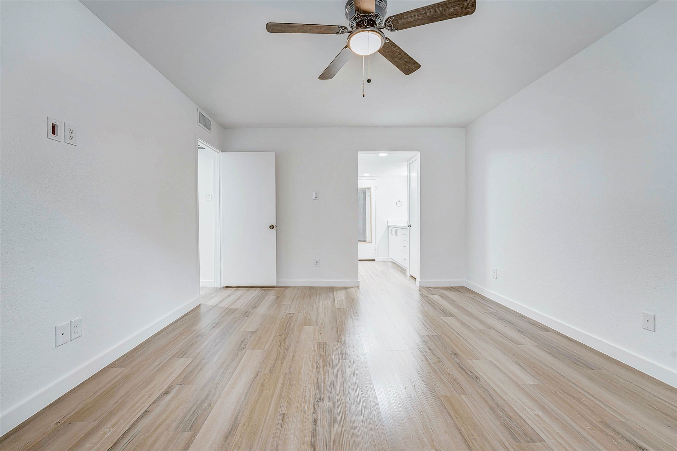 7555 Katy Freeway 55 Property Photo 24