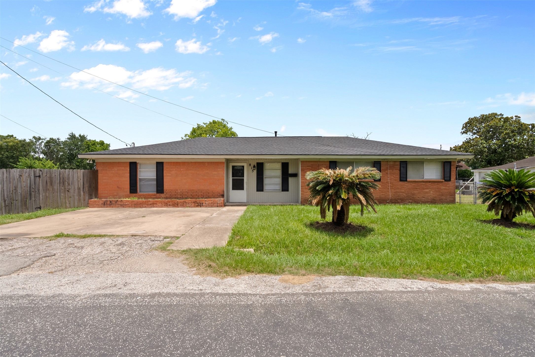 815 Rugeley Street Property Photo 1