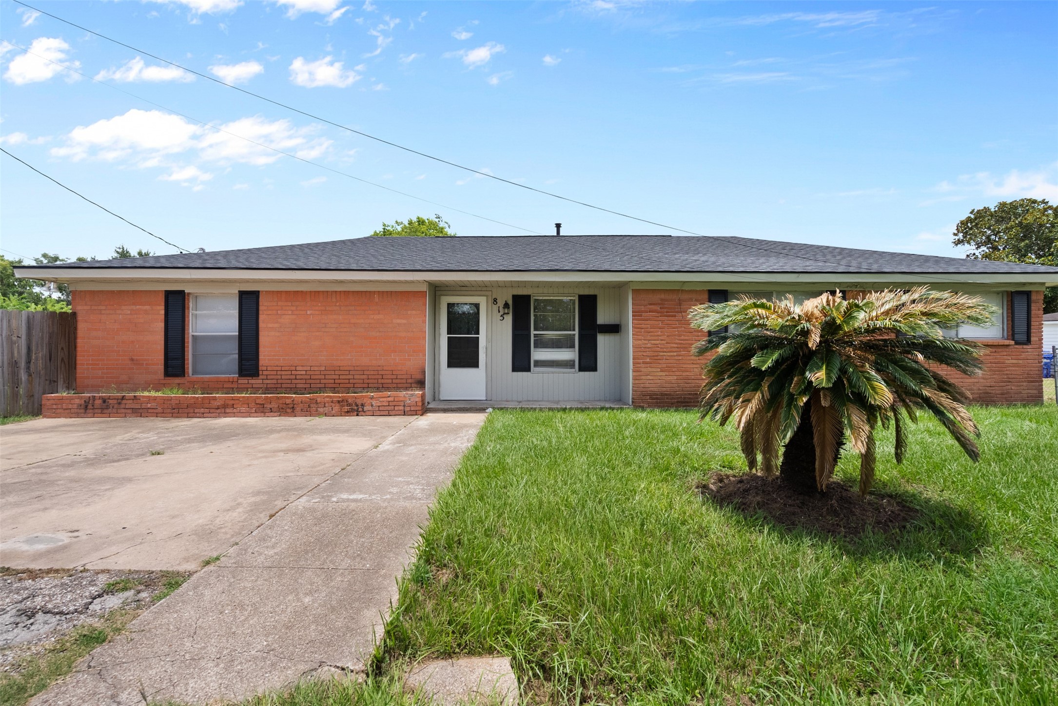 815 Rugeley Street Property Photo 25