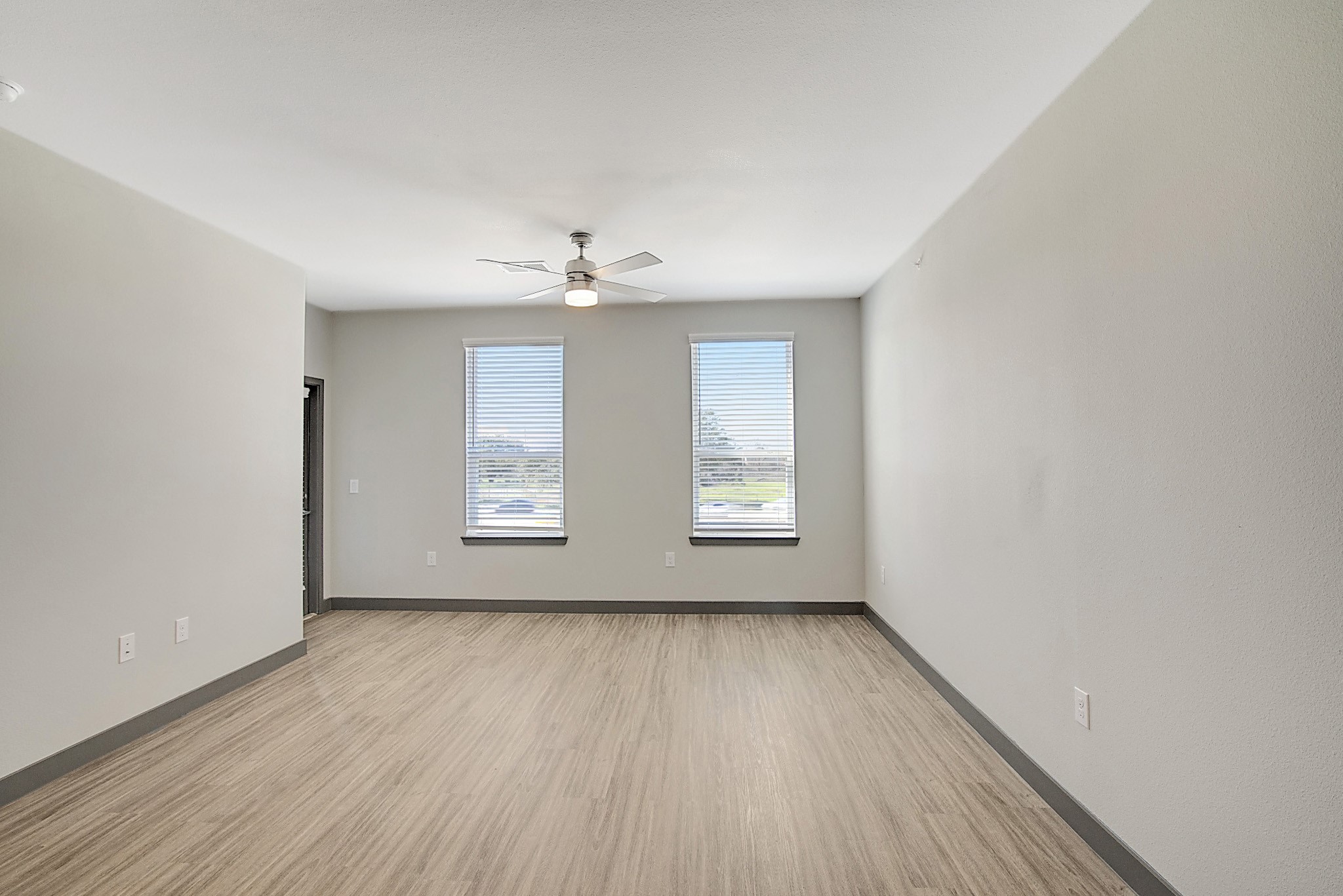 8811 Fm 1464 2109 Property Photo 3