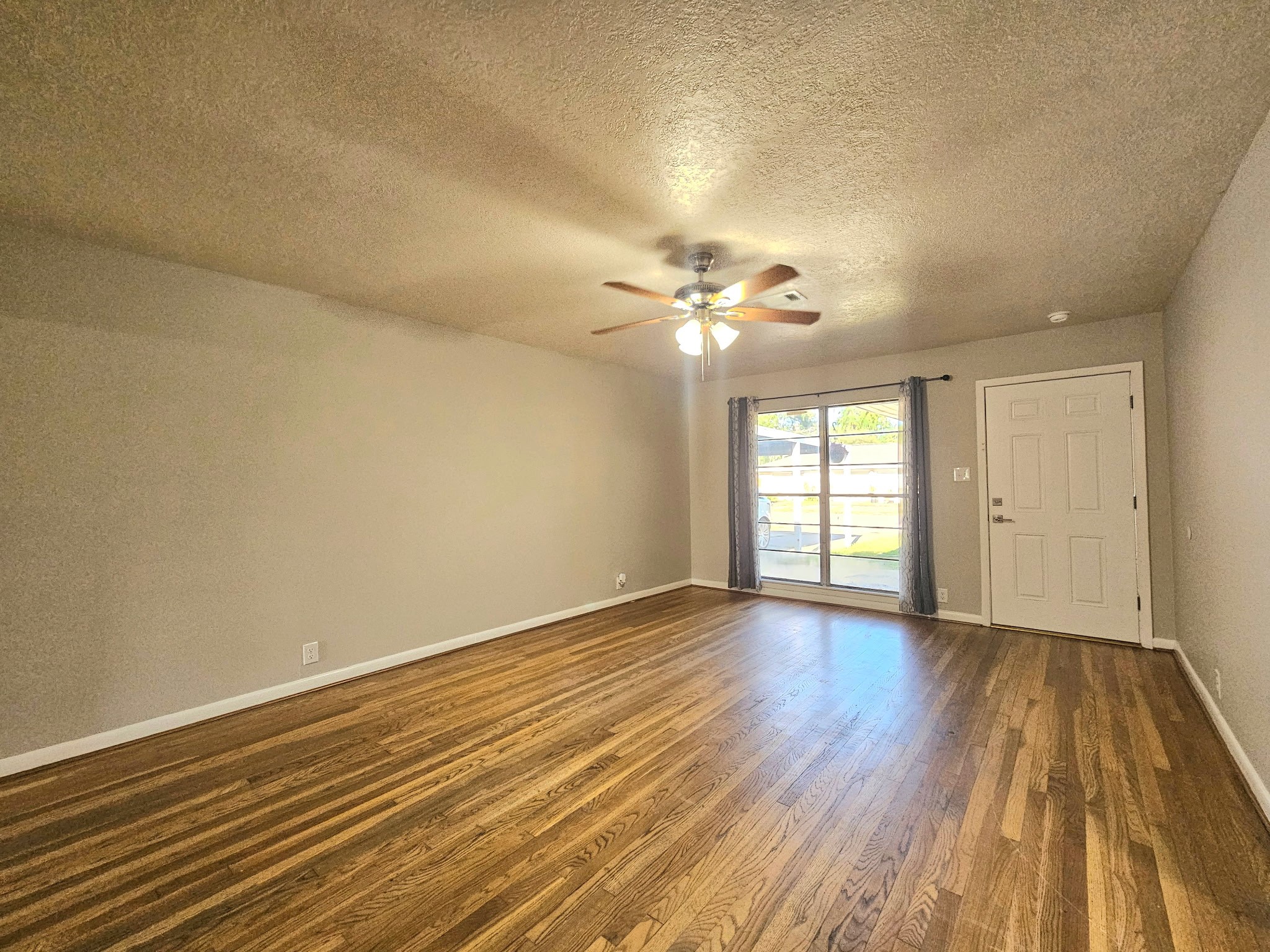 2618 San Jacinto Drive Property Photo 3