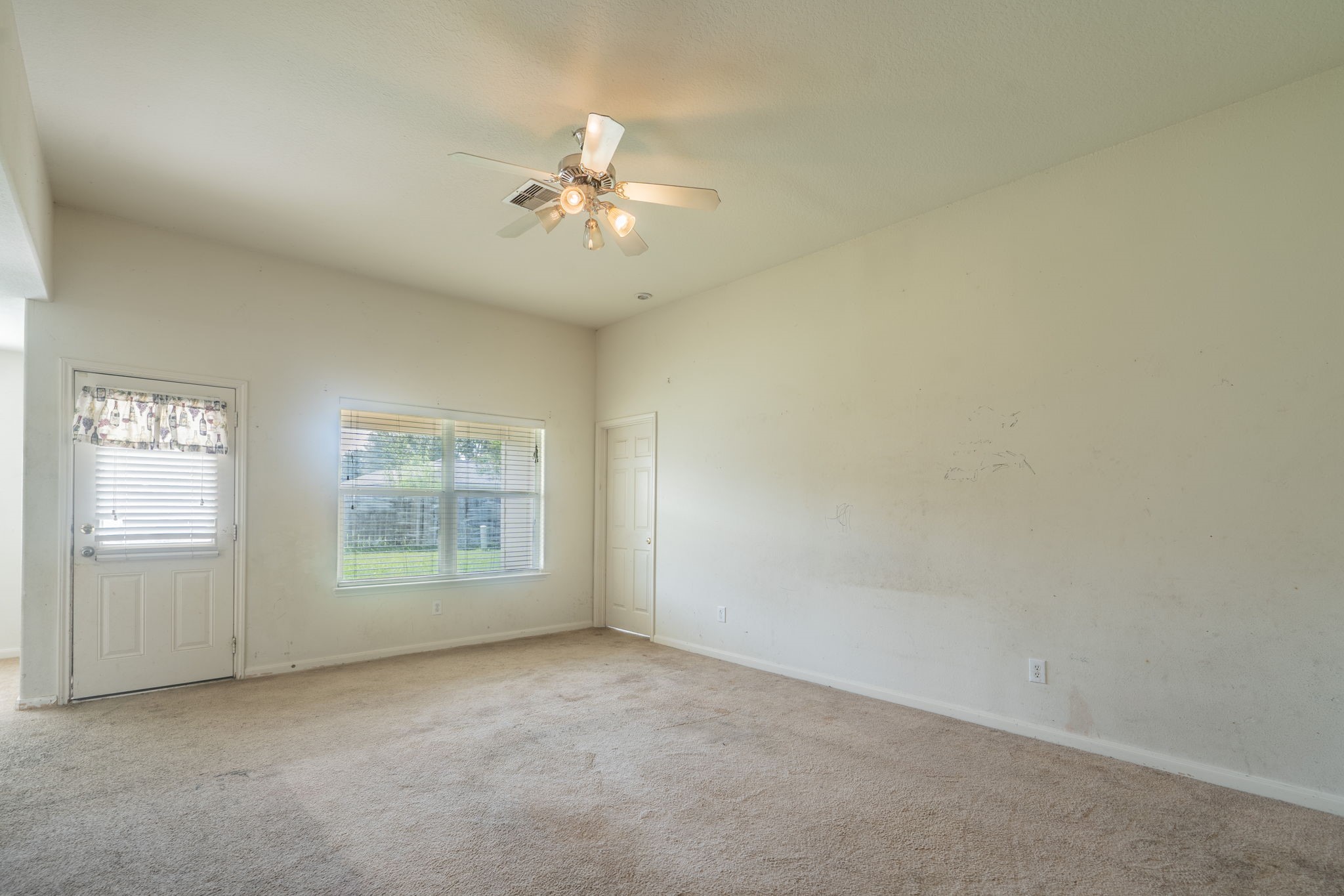 7122 Timber Moss Lane Property Photo 3