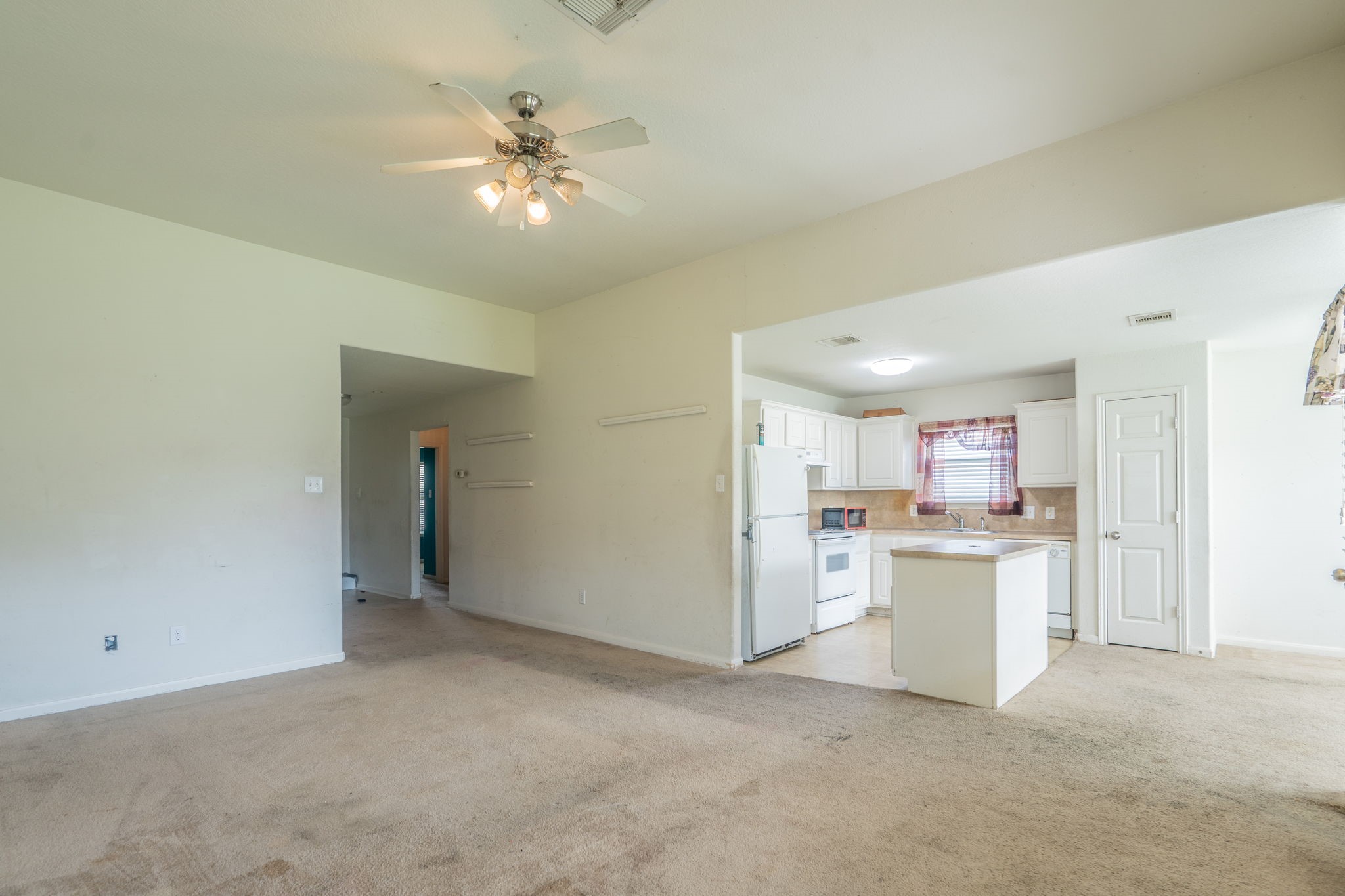 7122 Timber Moss Lane Property Photo 4