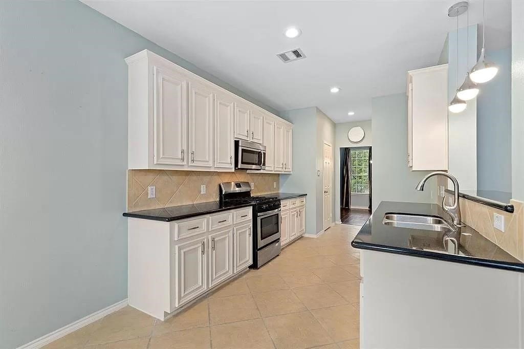 20618 Tulip Blossom Court Property Photo 12