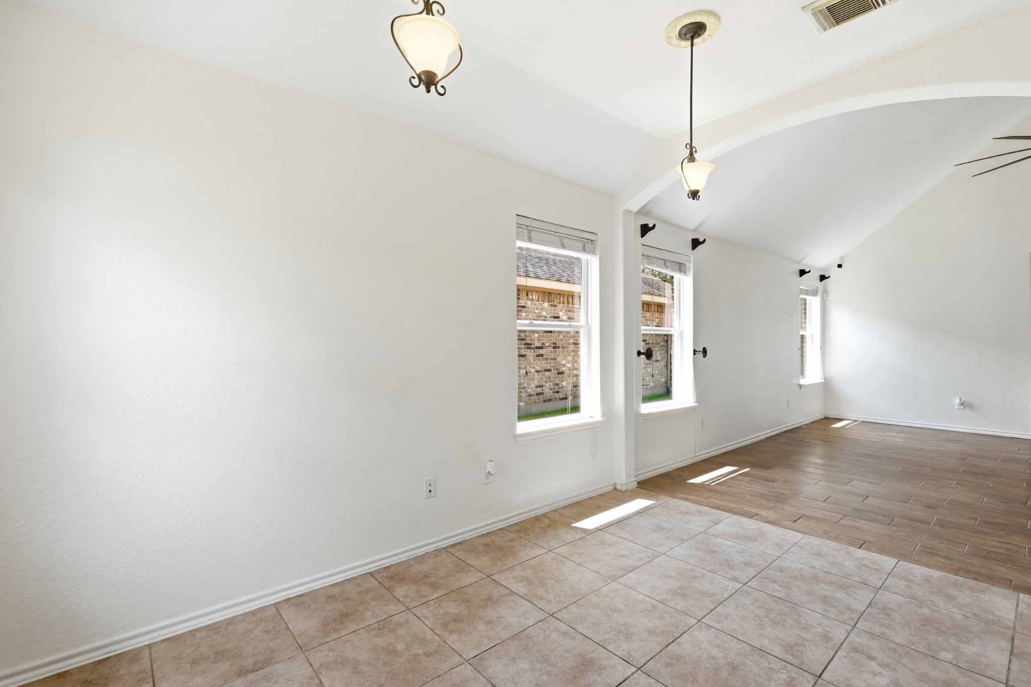 11402 Overland Trail Drive Property Photo 8