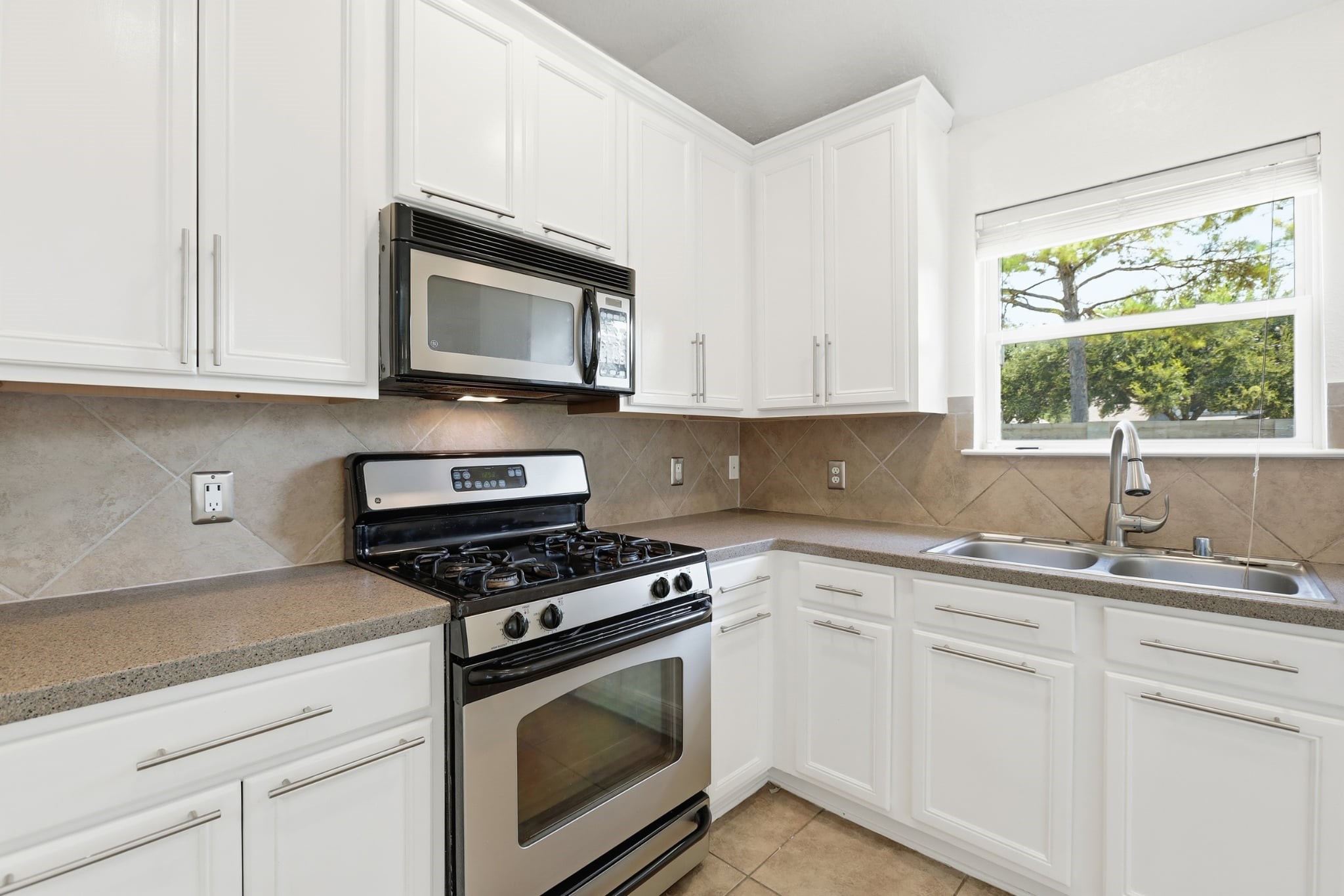 11402 Overland Trail Drive Property Photo 10