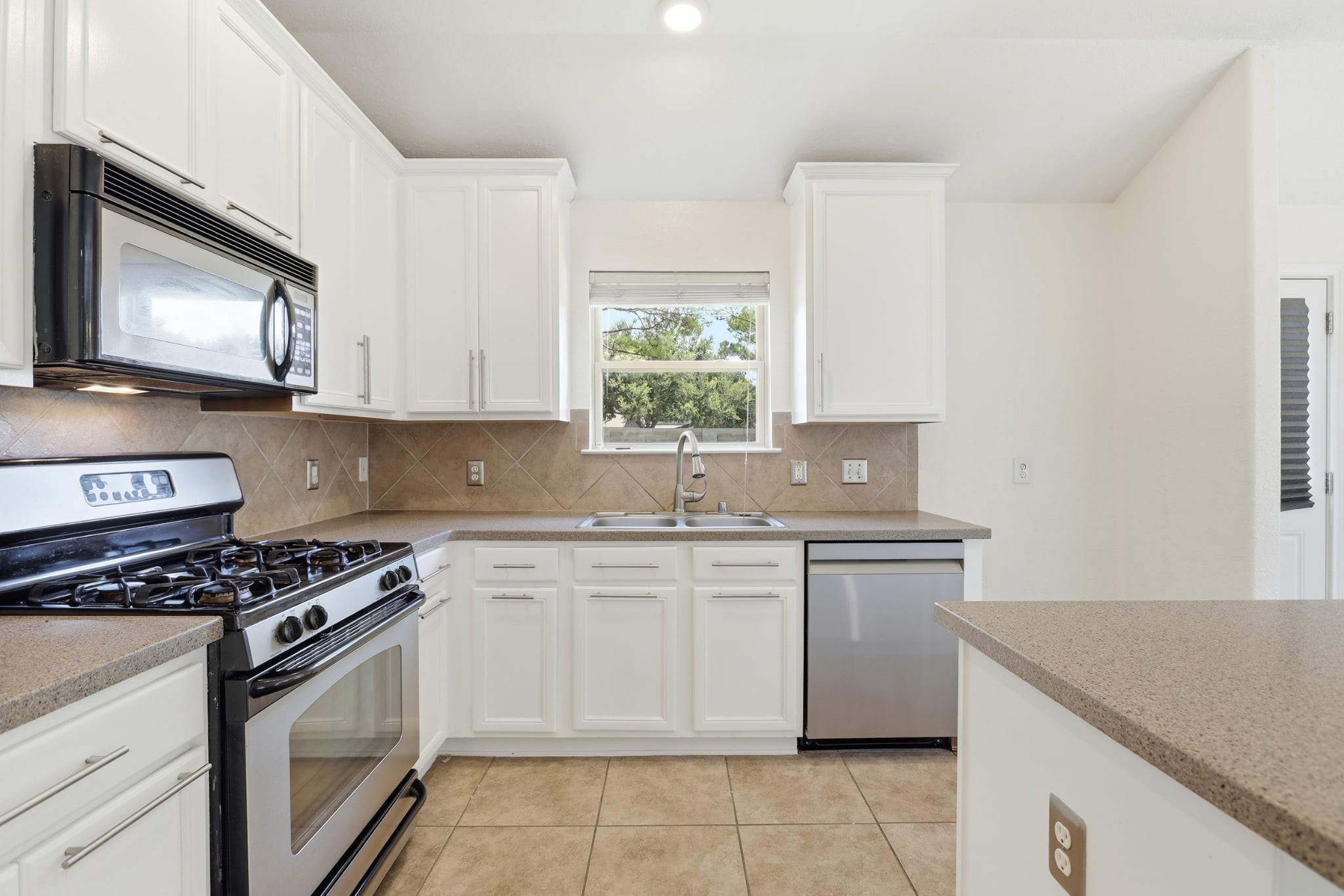 11402 Overland Trail Drive Property Photo 11