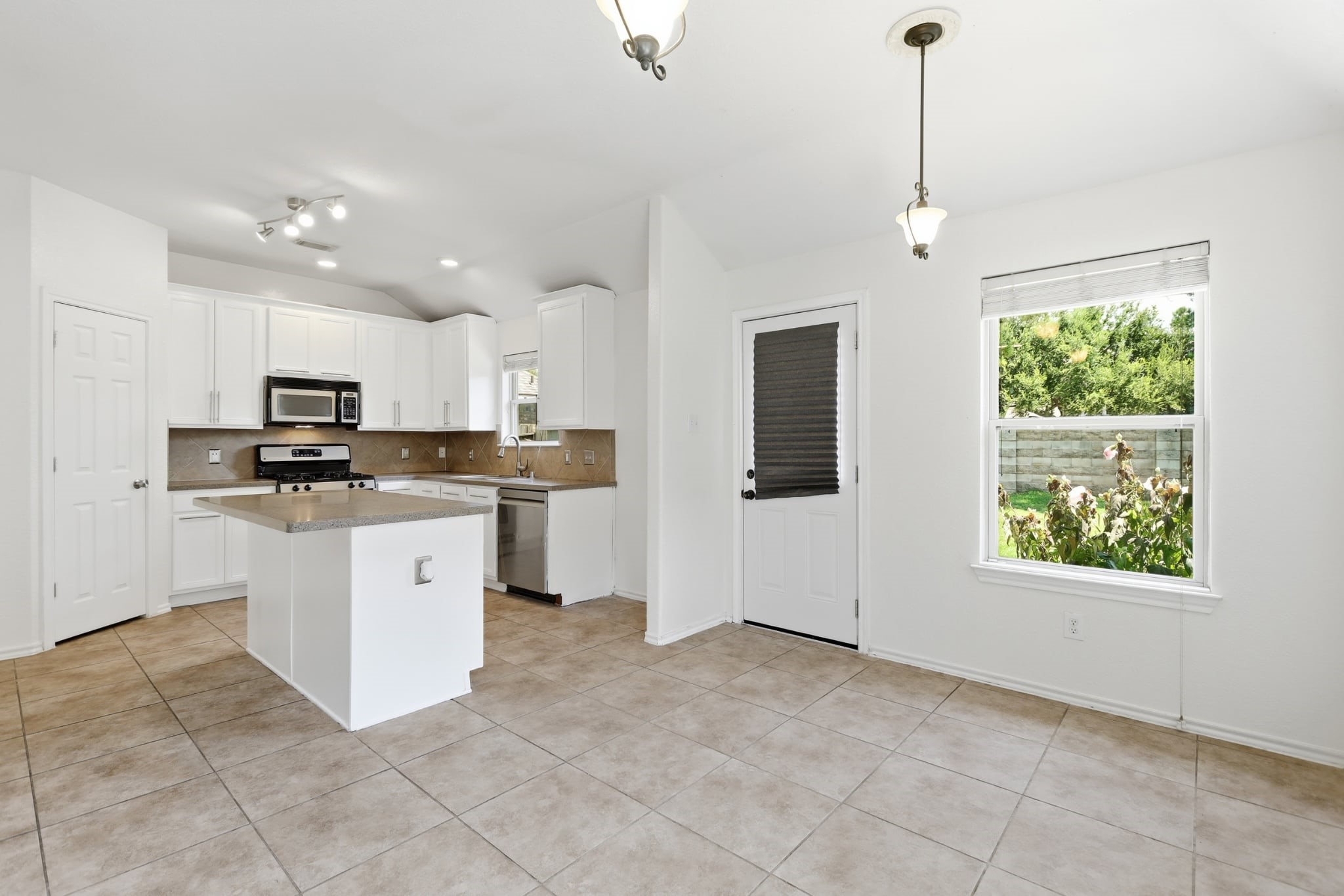 11402 Overland Trail Drive Property Photo 12
