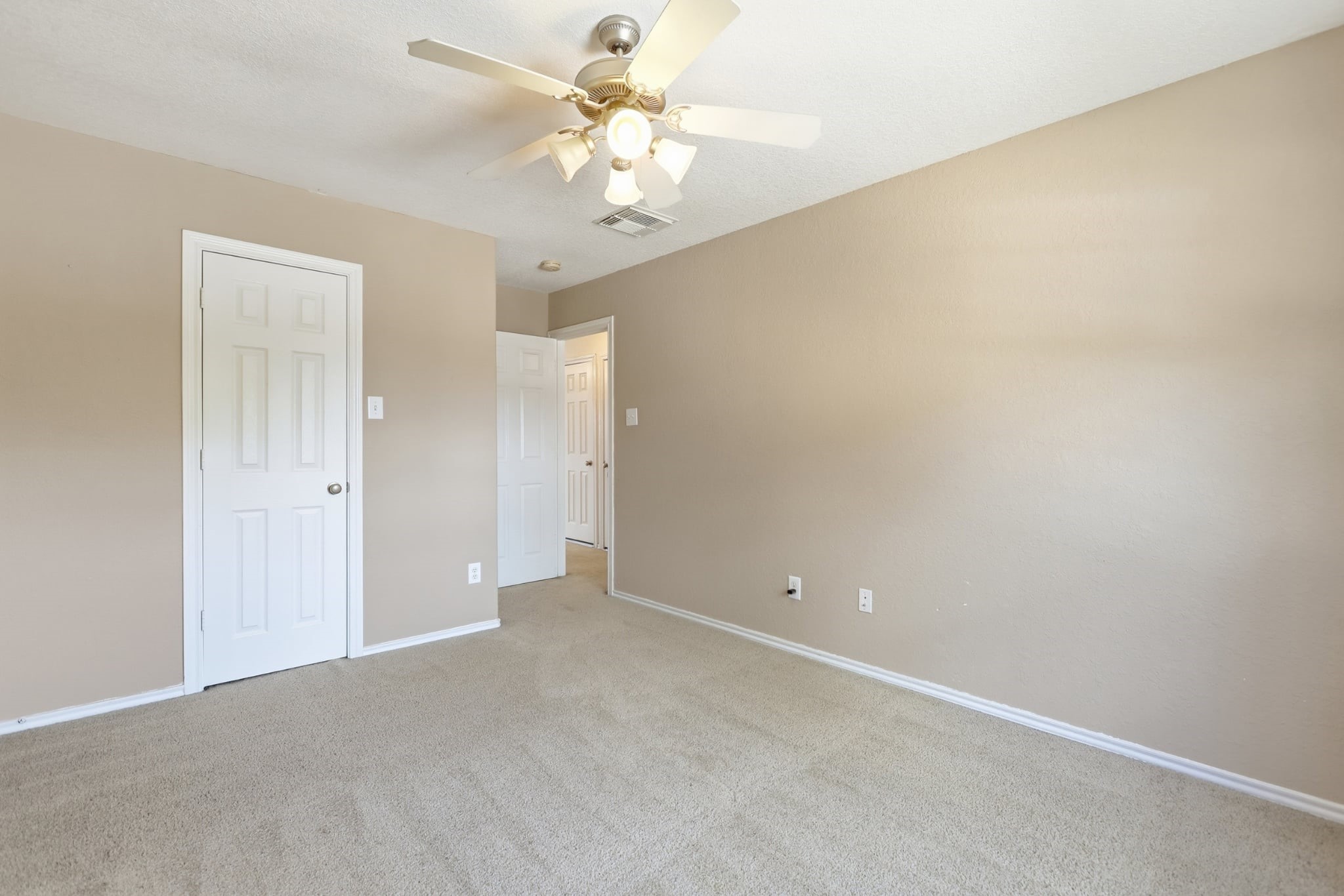 11402 Overland Trail Drive Property Photo 15