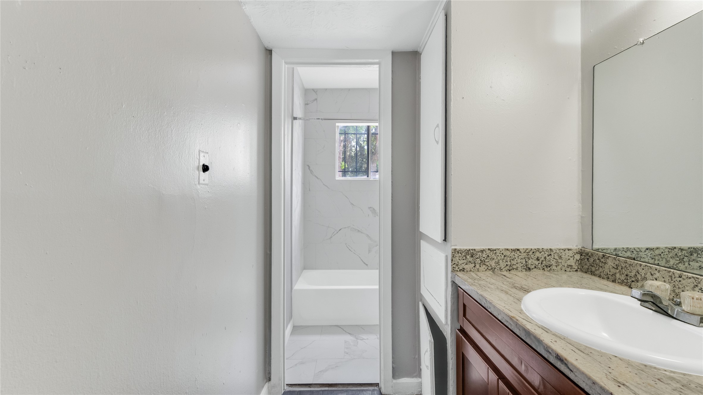 122 E Crosstimbers Street 117 Property Photo 6