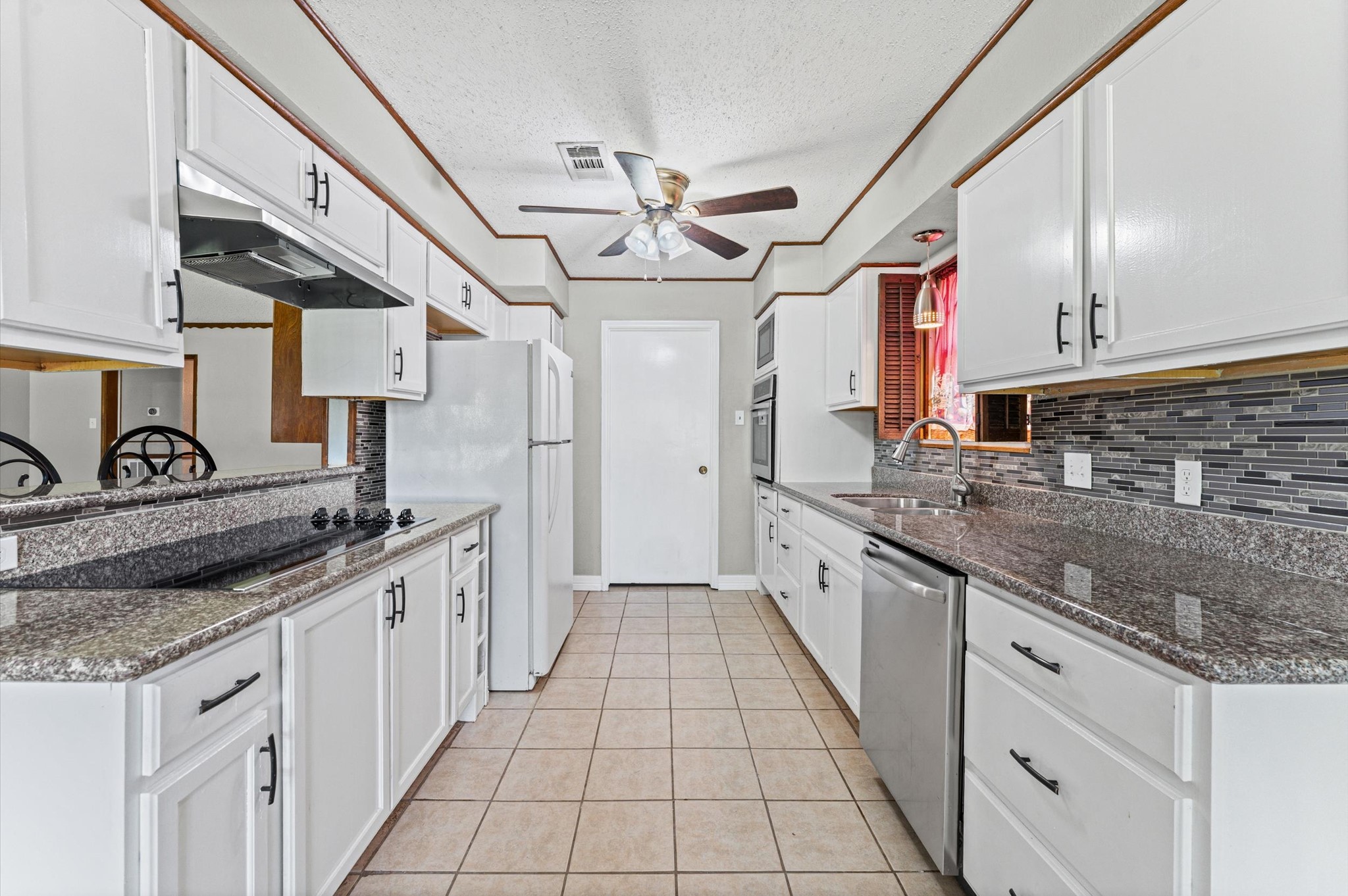 1507 Sierra Drive Property Photo 5