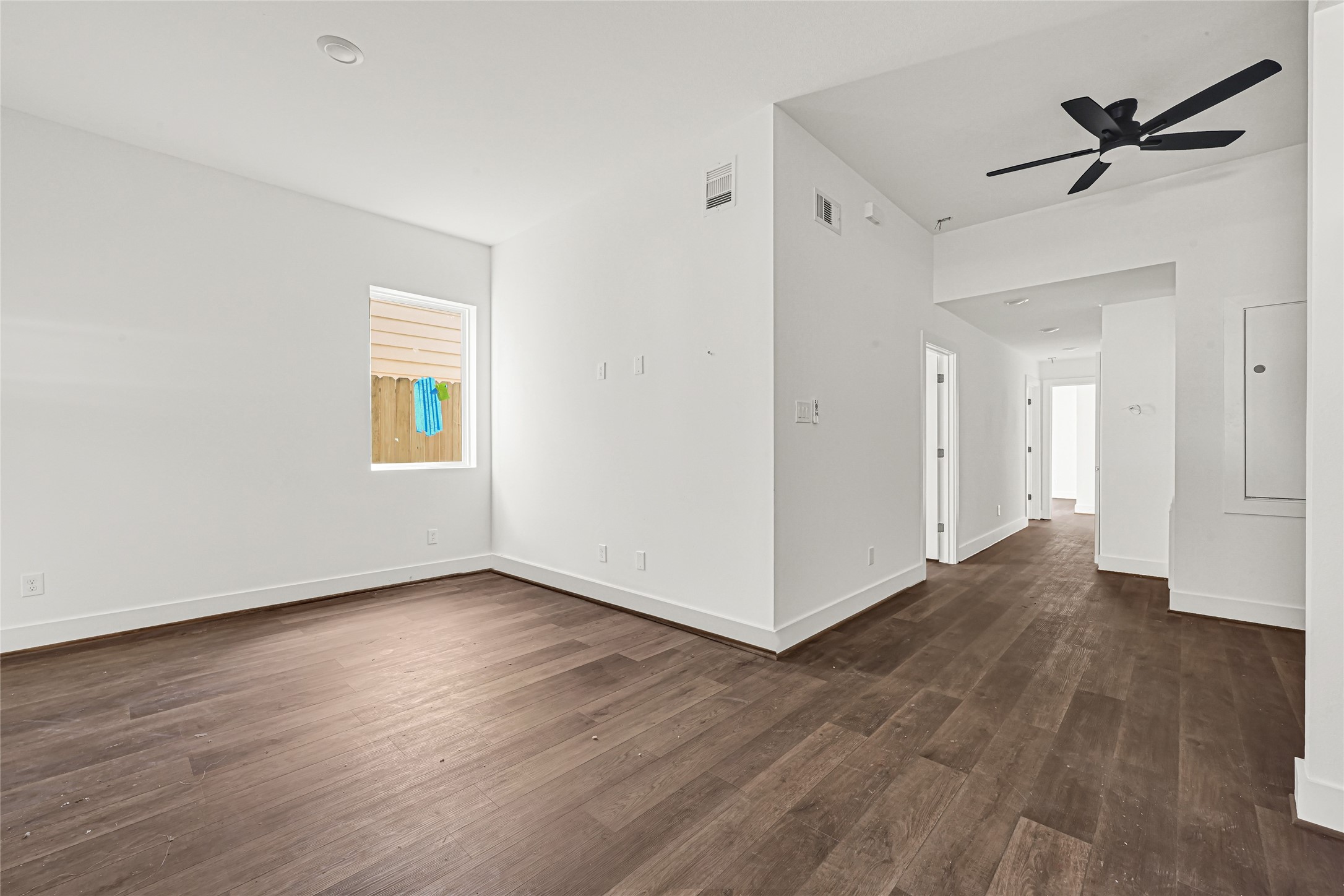 422 Clinton Park St Street A-b Property Photo 6