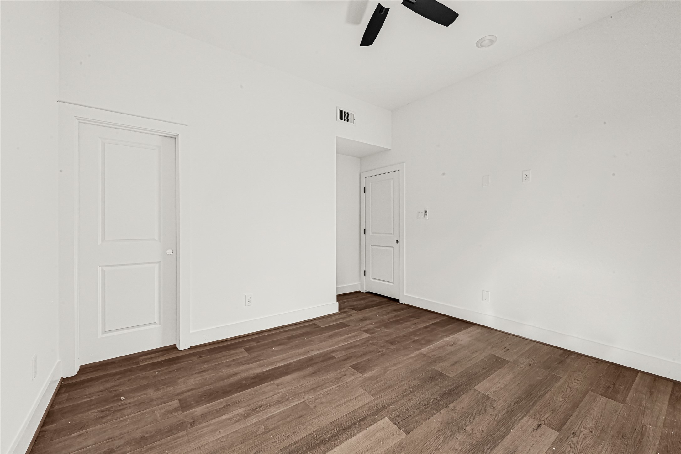 422 Clinton Park St Street A-b Property Photo 8