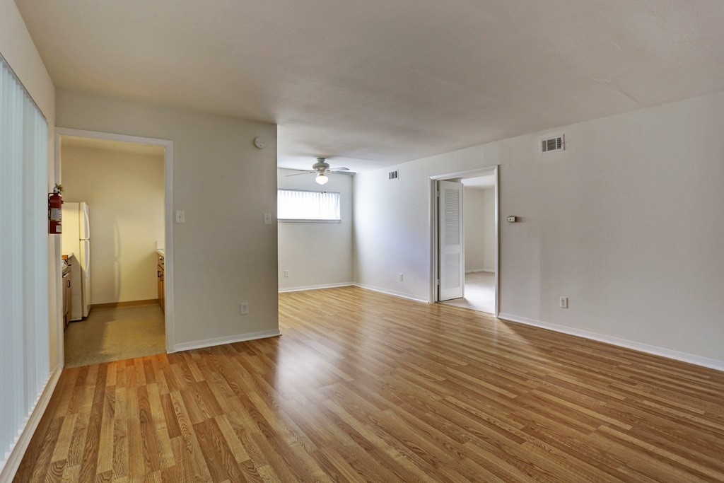 3703 Roseland Street 4 Property Photo 4