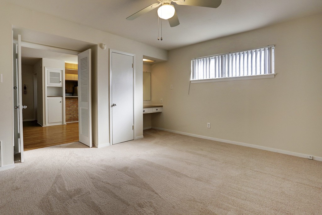 3703 Roseland Street 4 Property Photo 8