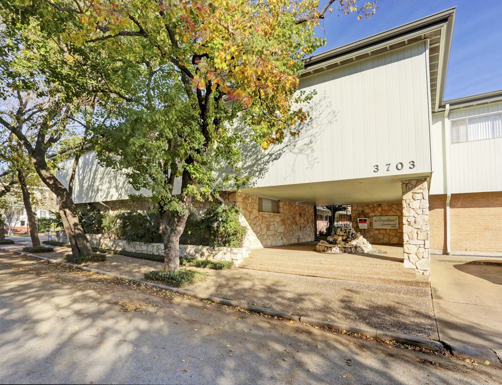 3703 Roseland Street 4 Property Photo 9