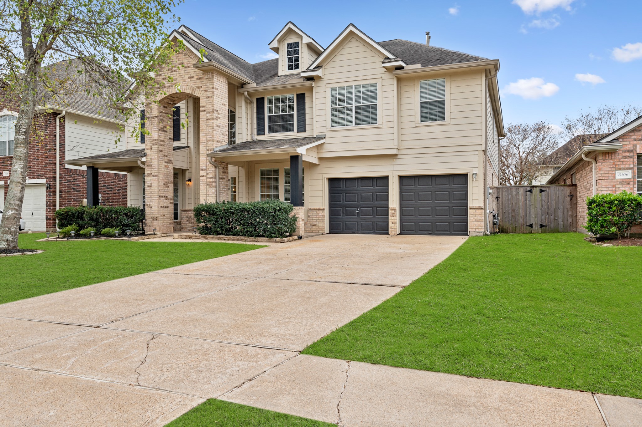 8110 Moss Stone Drive Property Photo 1