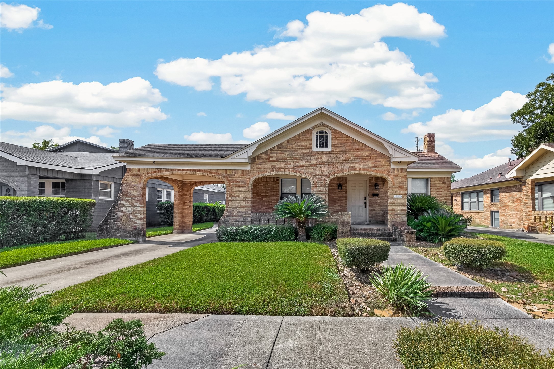 2418 Rosewood Street Property Photo 1