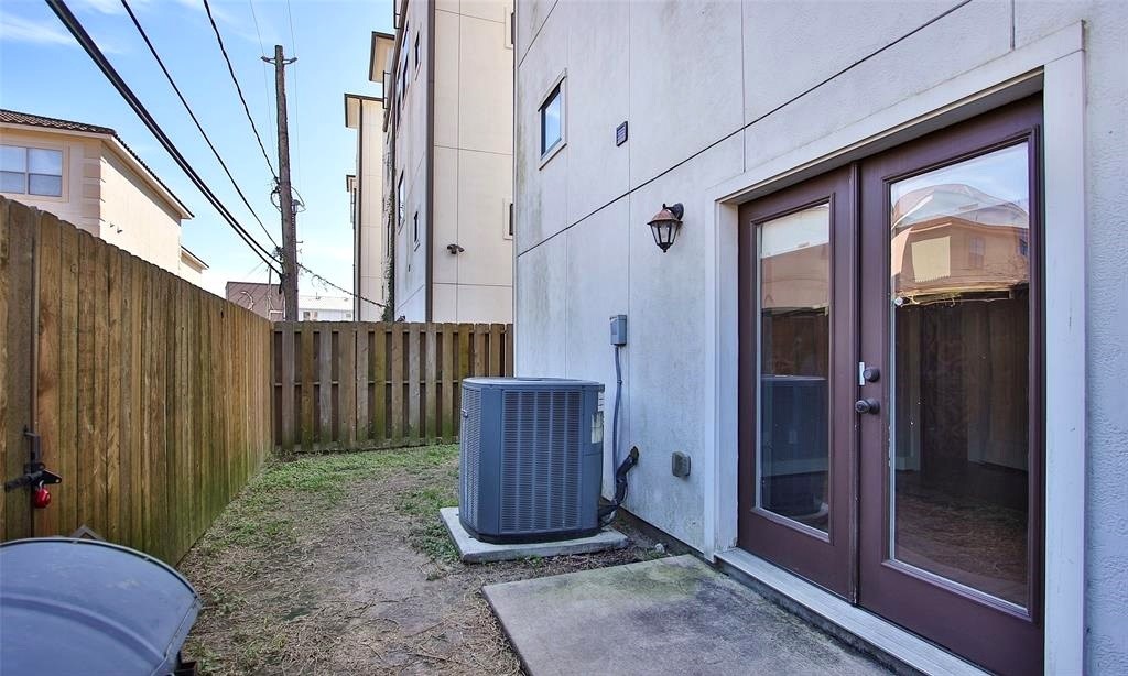 2529 Calumet Street Property Photo 11