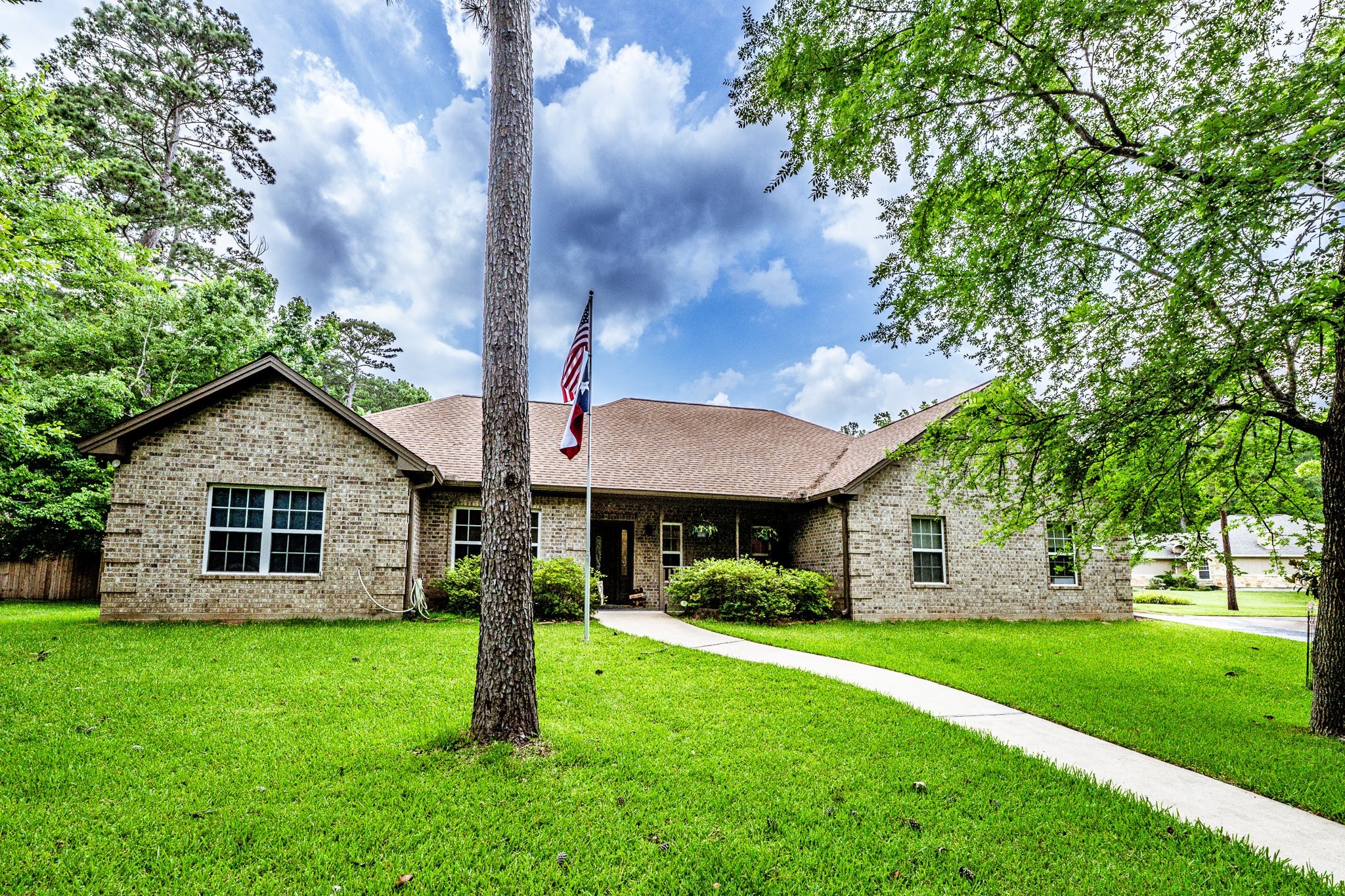 2312 W Green Briar Drive Property Photo 1