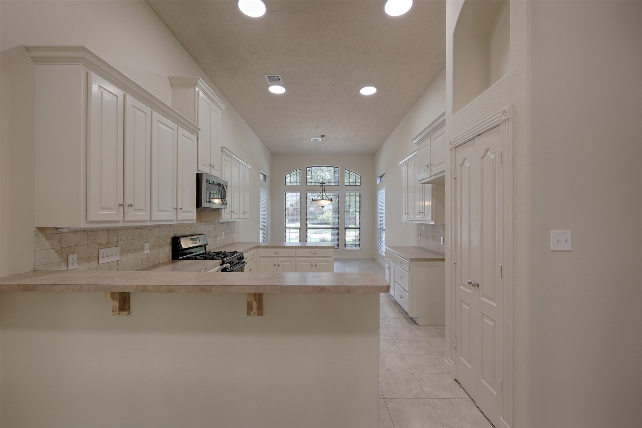 12460 Lyra Drive Property Photo 6