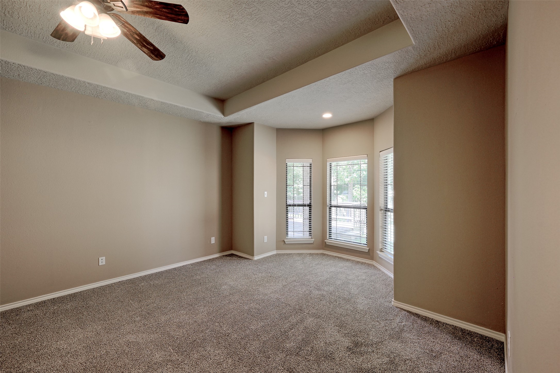 12460 Lyra Drive Property Photo 21