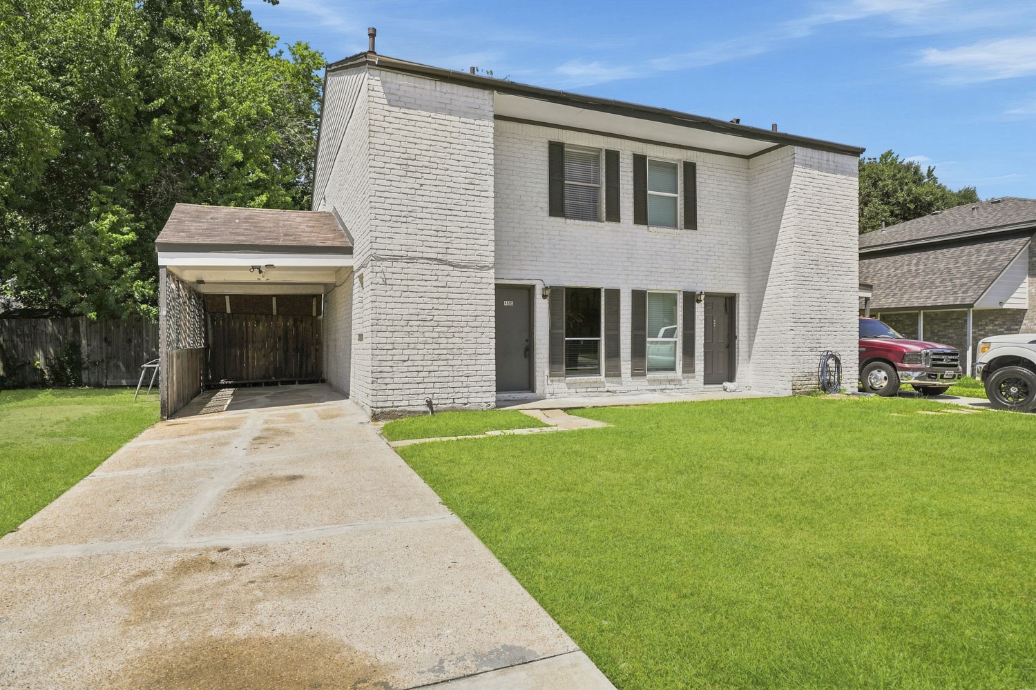 4605 Orange Circle N Property Photo 1
