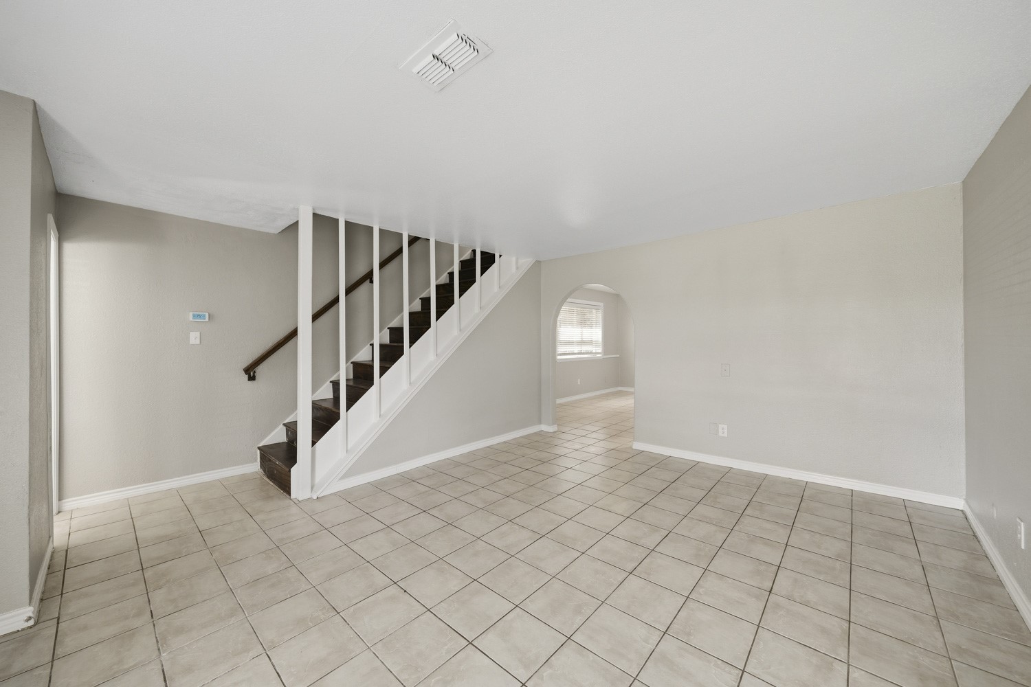 4605 Orange Circle N Property Photo 2