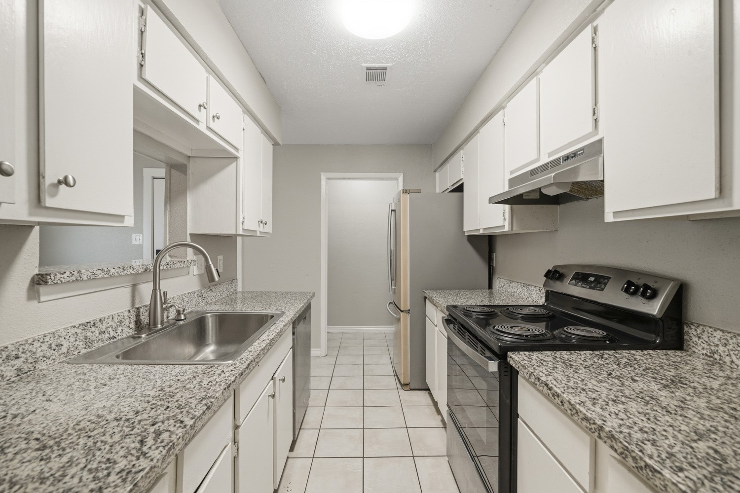 4605 Orange Circle N Property Photo 4