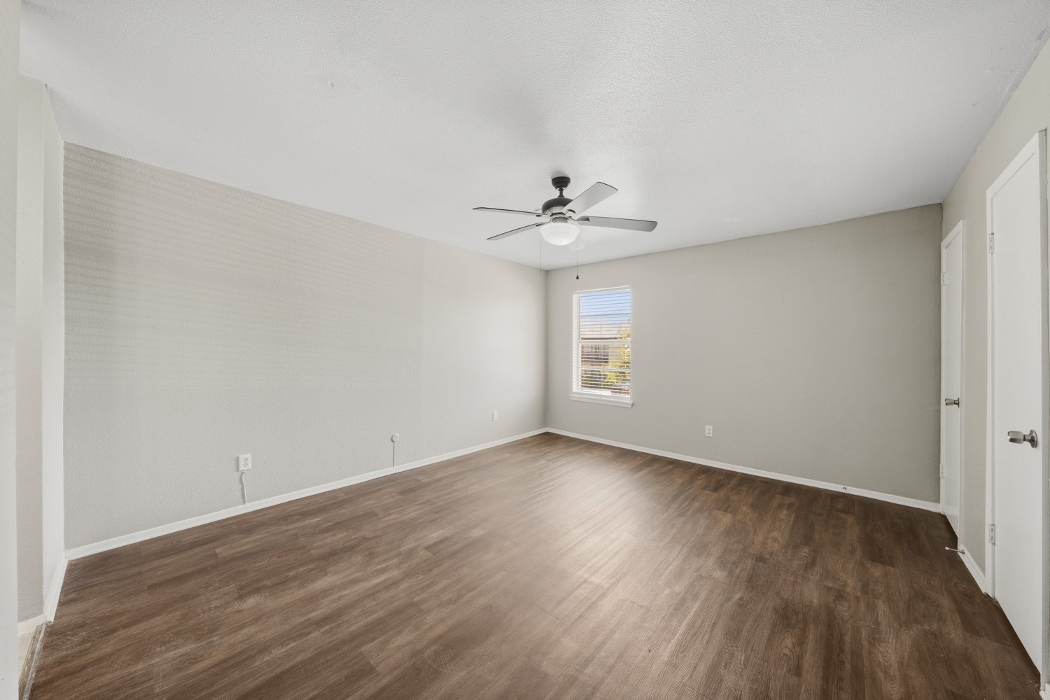 4605 Orange Circle N Property Photo 8