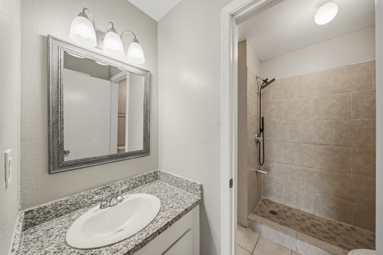 4605 Orange Circle N Property Photo 9