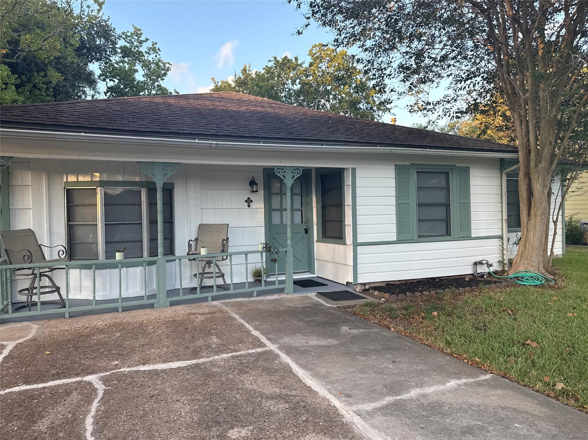 1001 Chevy Chase Drive, Angleton Tx 77515 Property Photo 2