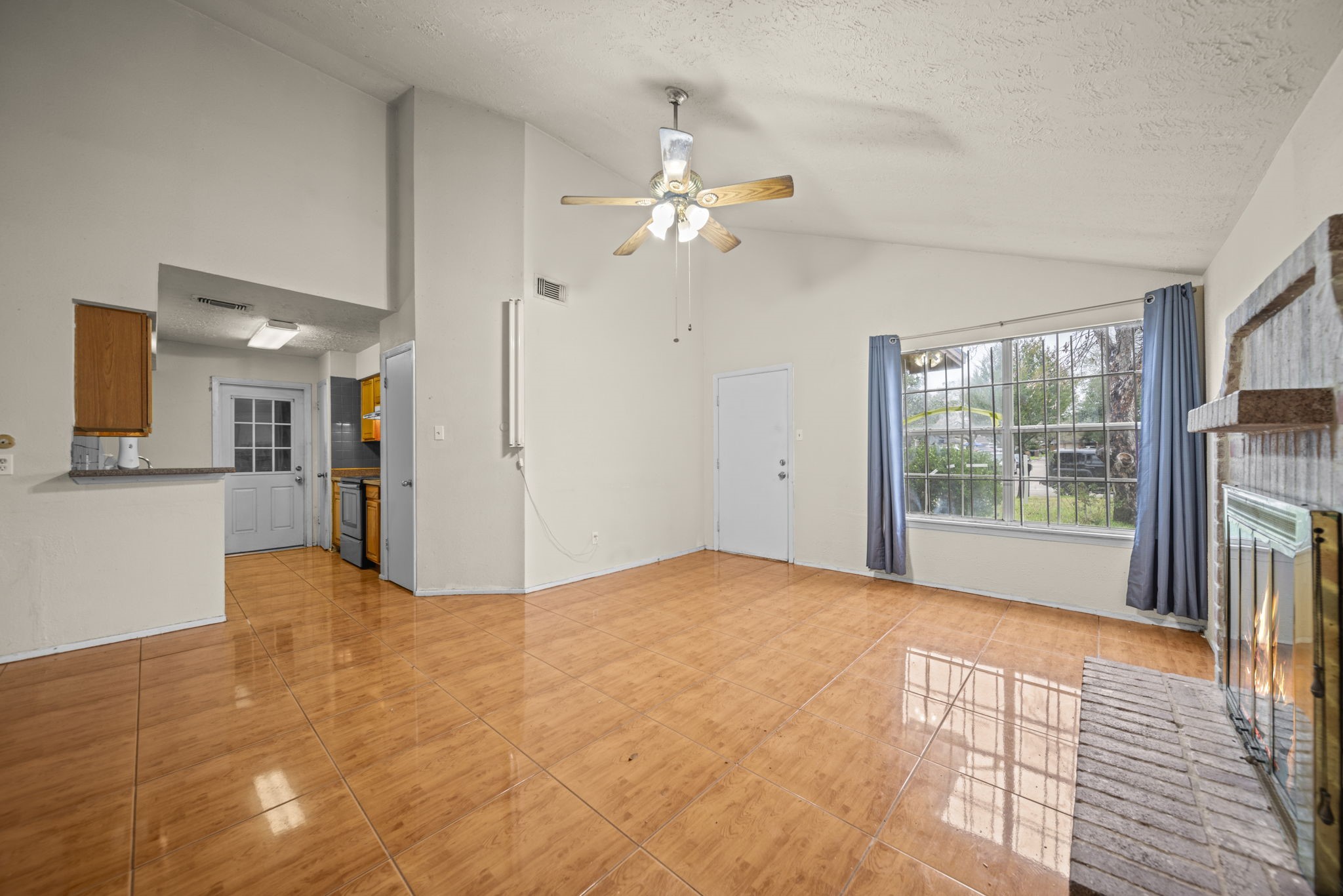 7535 Roaring Springs Drive Property Photo 4