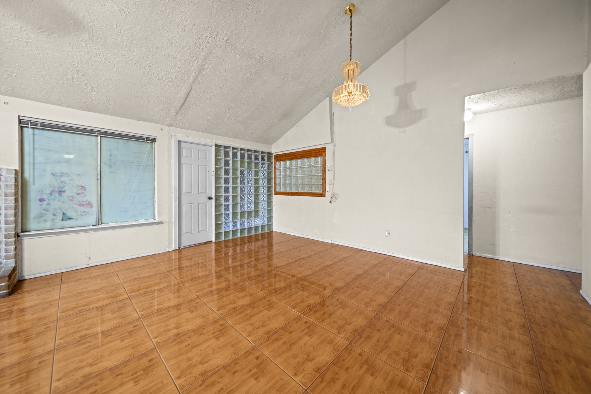 7535 Roaring Springs Drive Property Photo 6