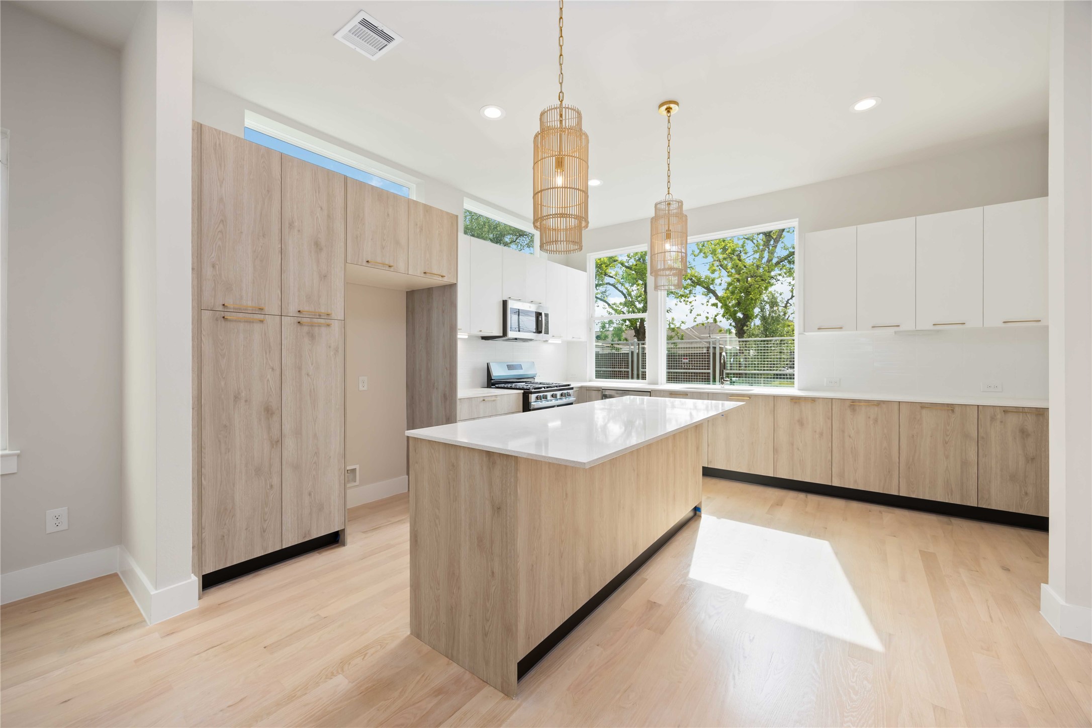 1806 Yates Street Property Photo