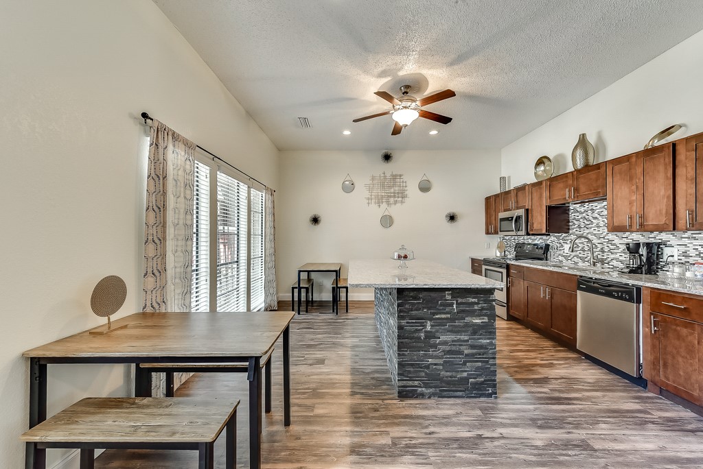 8081 Marvin D Love Freeway 1221 Property Photo 6
