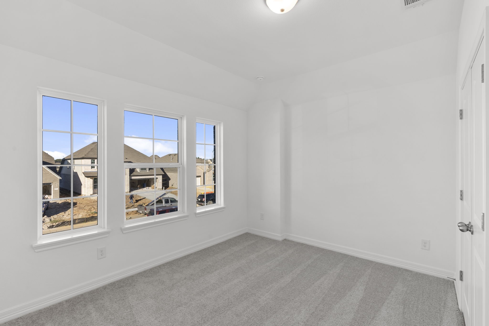 14818 Mission Avenue Property Photo 10
