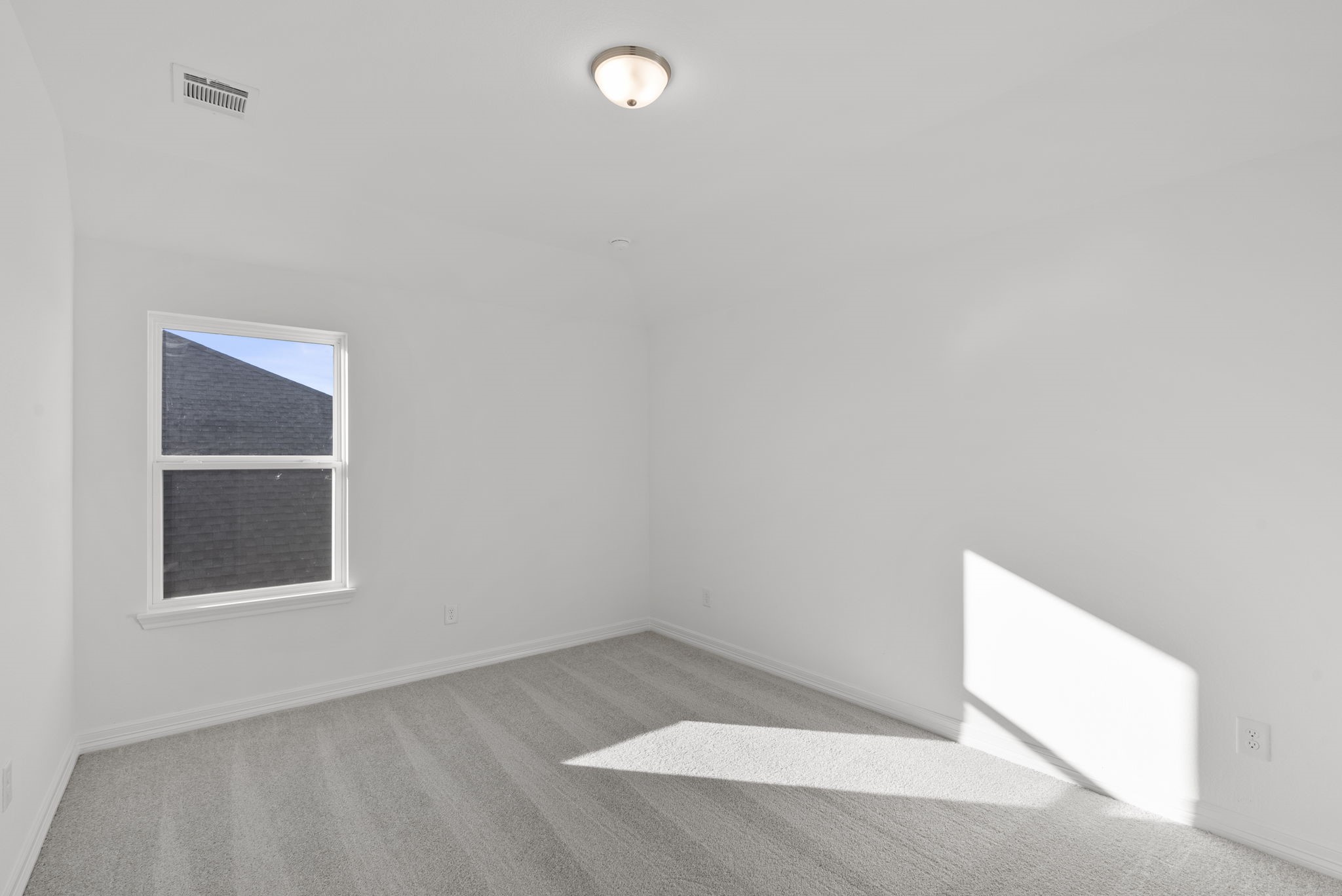 14818 Mission Avenue Property Photo 15