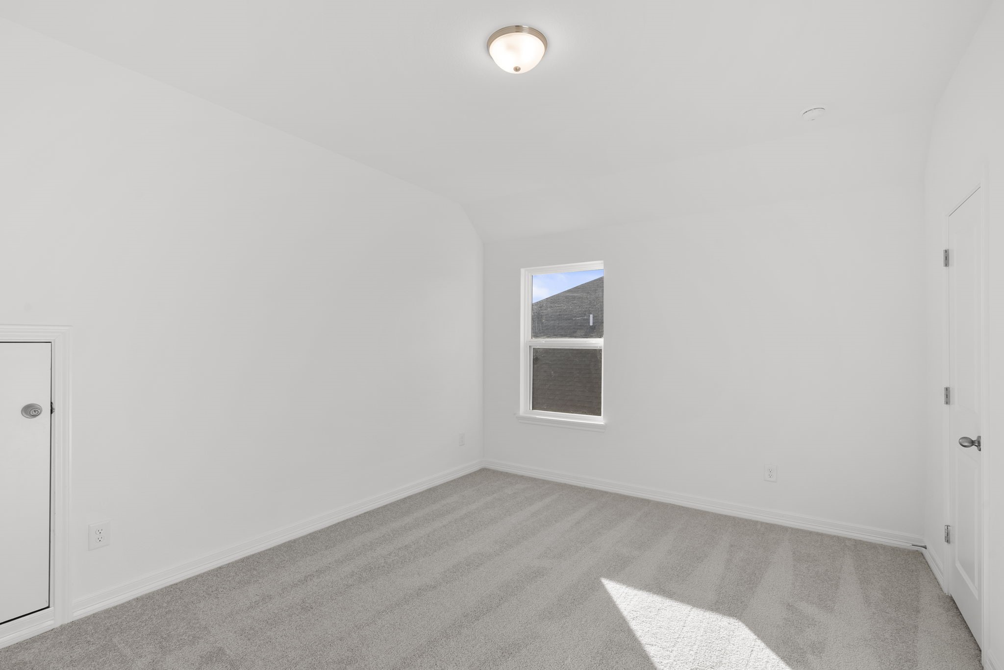 14818 Mission Avenue Property Photo 16