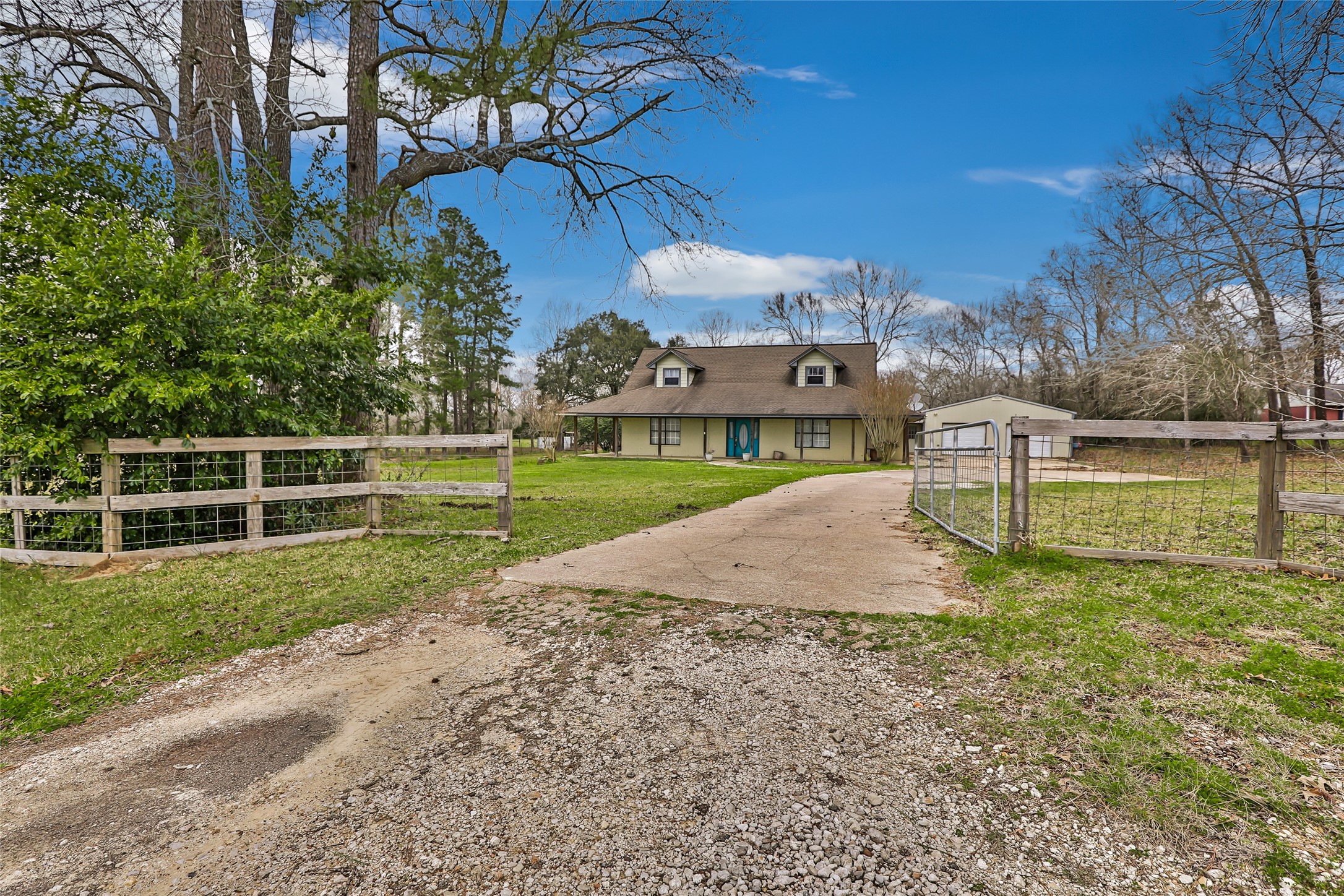 1305 County Road 2089 Property Photo 1