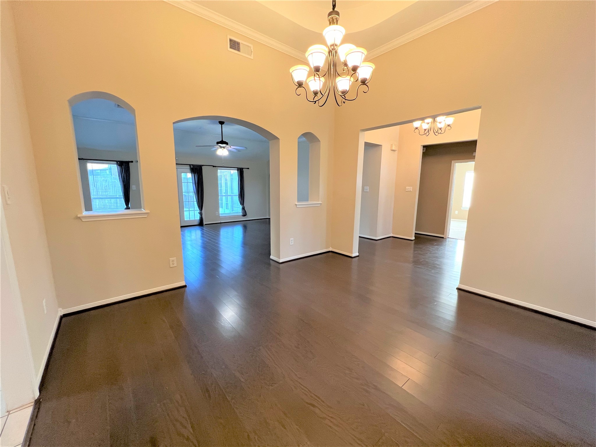 5407 Oak Cove Drive Property Photo 4