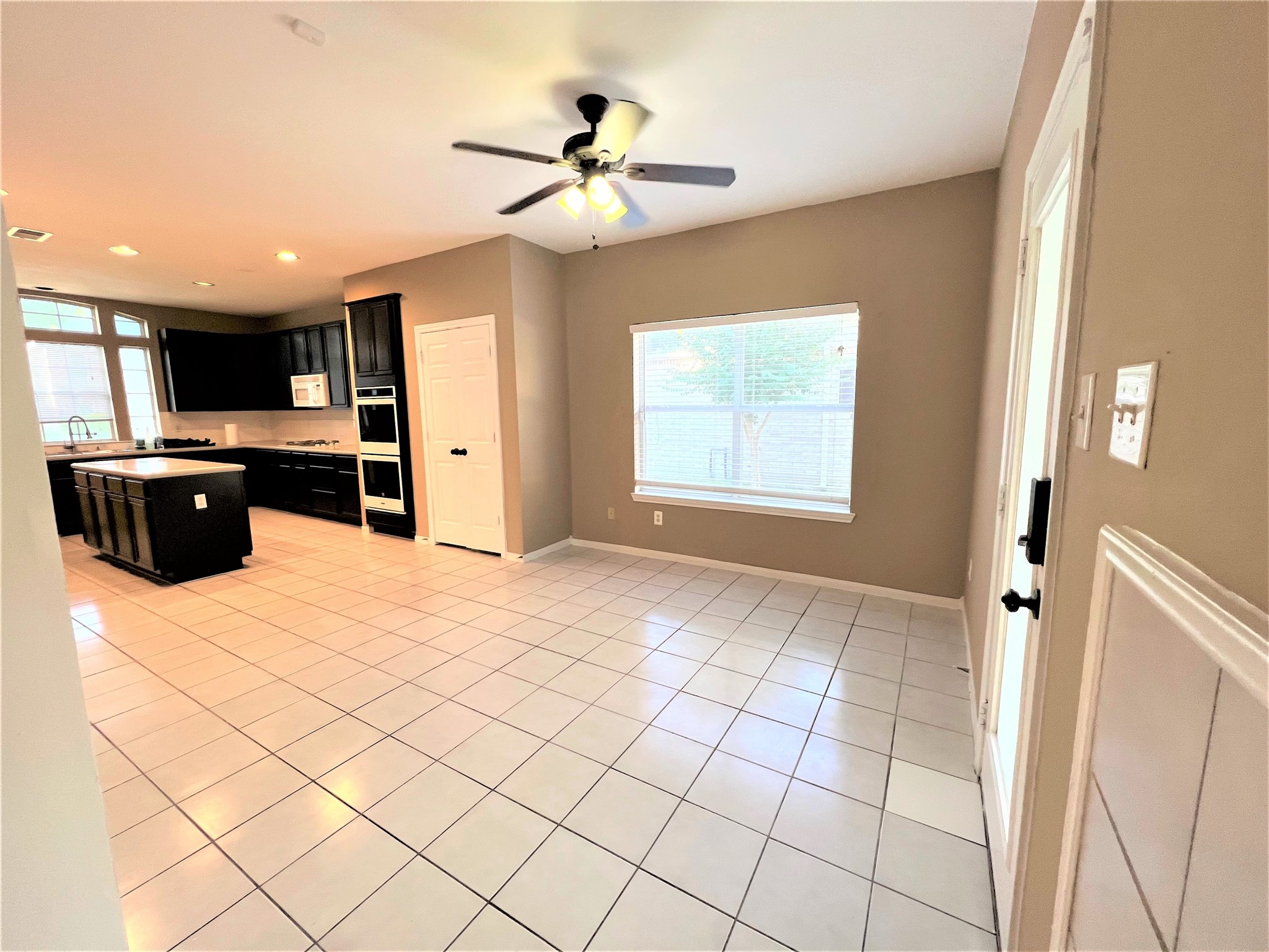 5407 Oak Cove Drive Property Photo 8