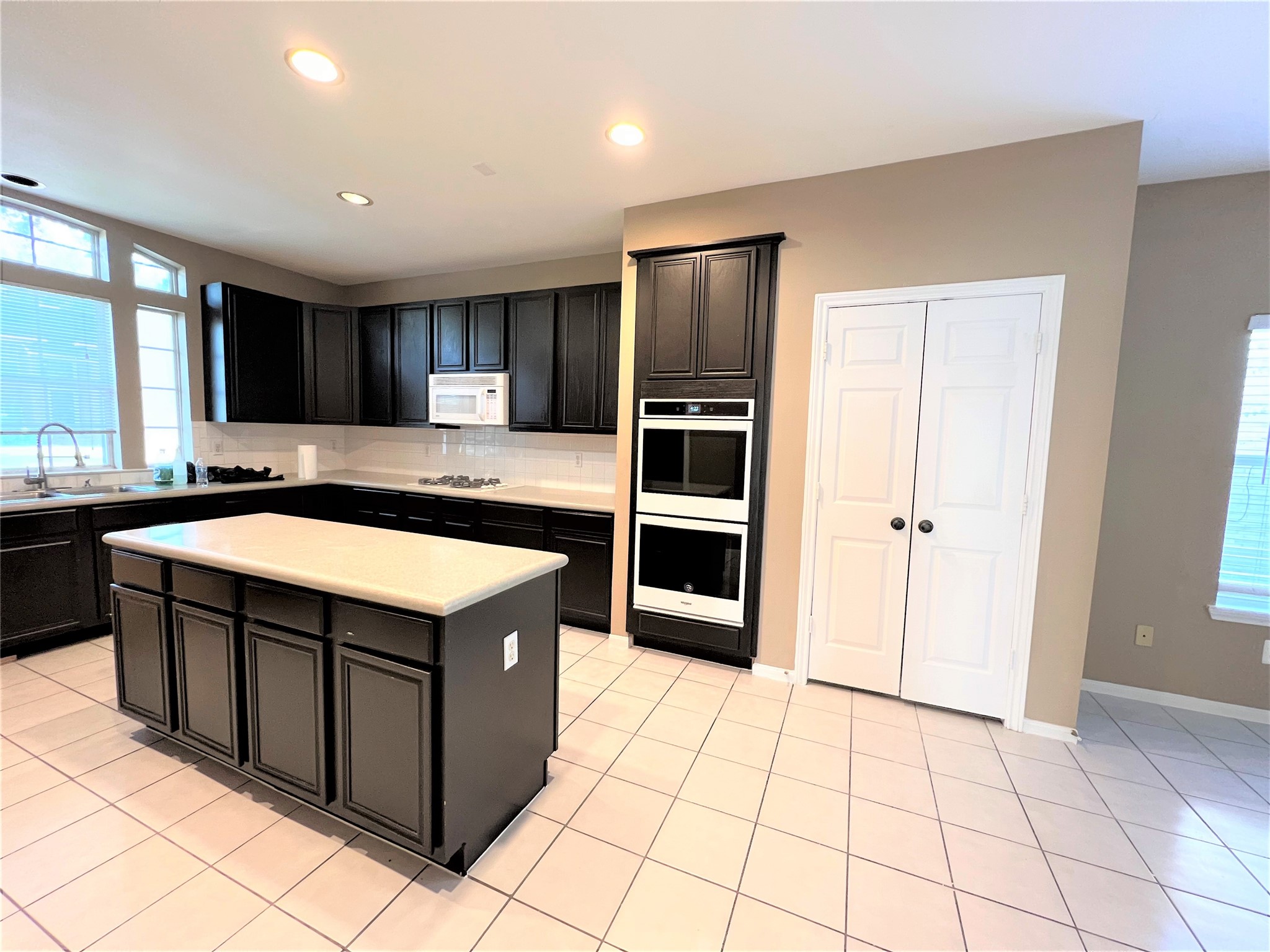 5407 Oak Cove Drive Property Photo 9