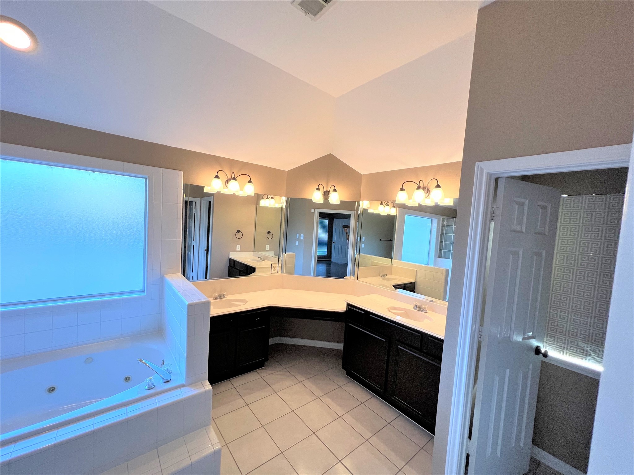 5407 Oak Cove Drive Property Photo 12