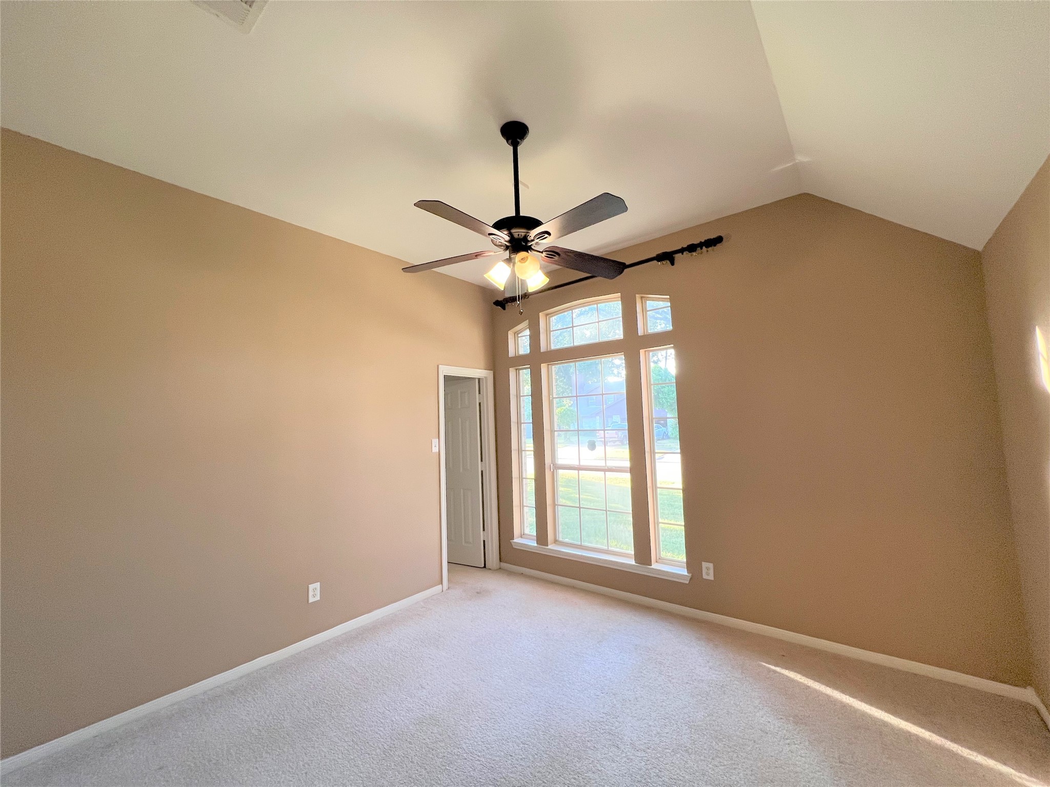 5407 Oak Cove Drive Property Photo 14