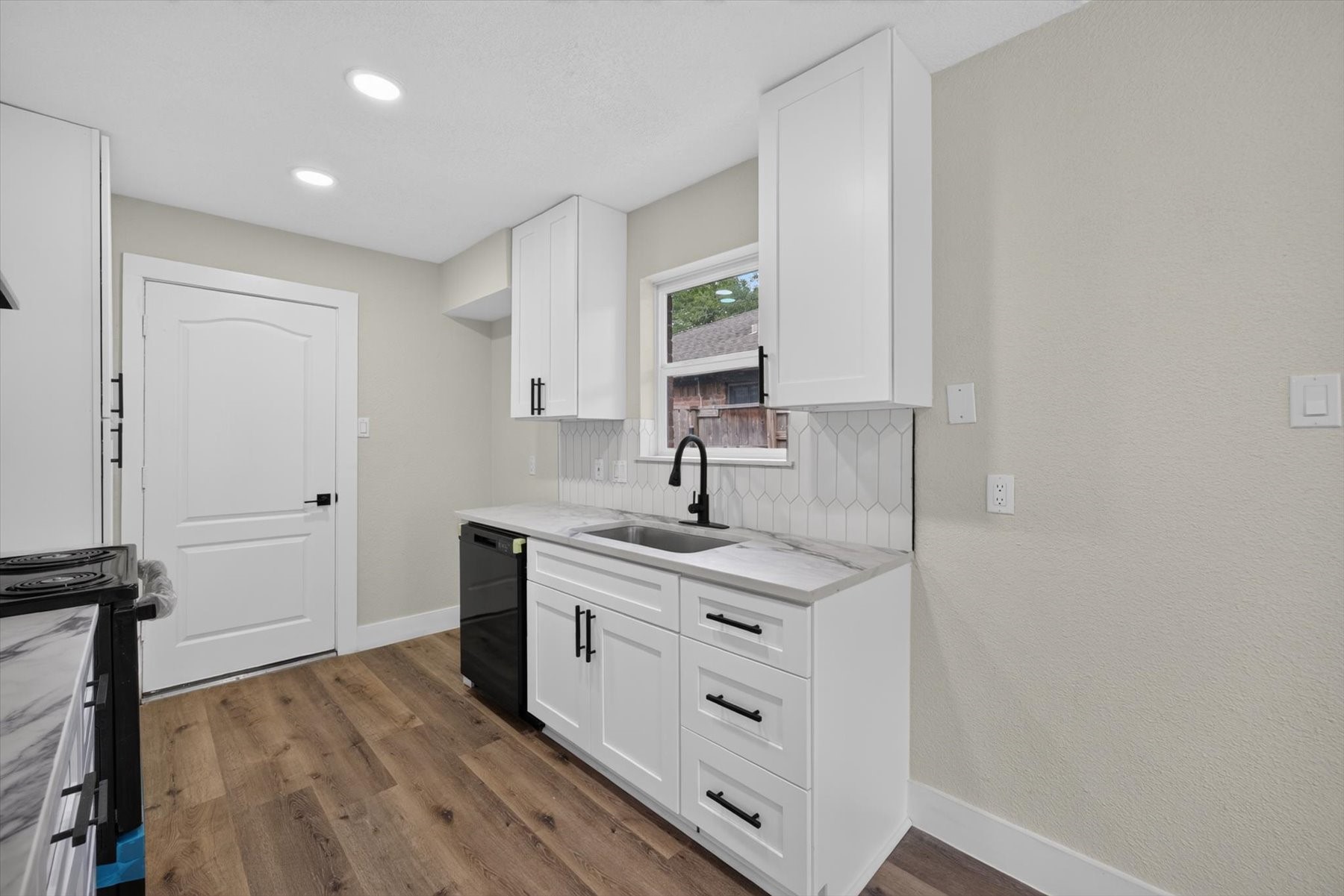 6111 Sunnygate Drive Property Photo 10