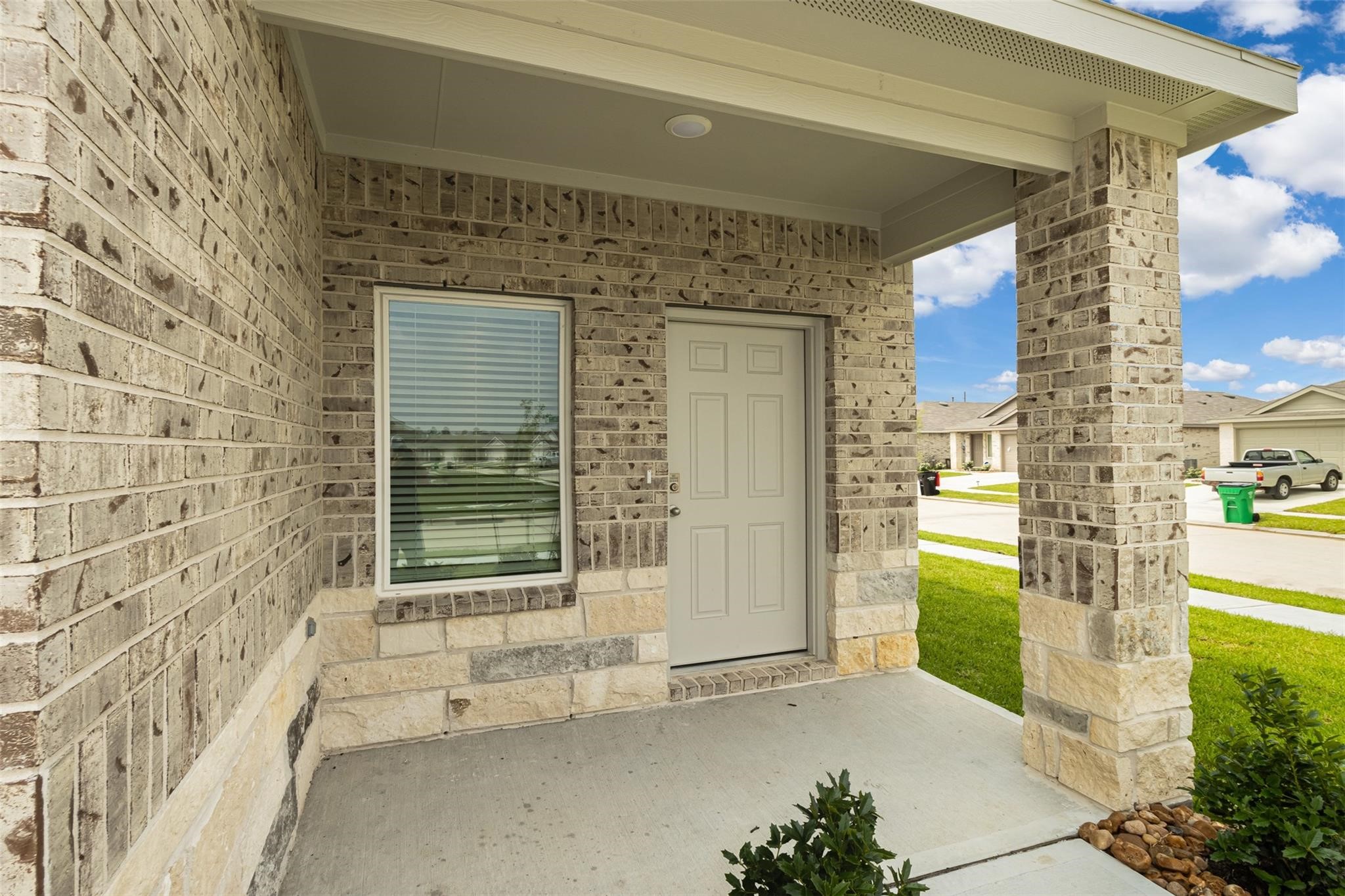 5602 Sycamore Glen Drive Property Photo 4