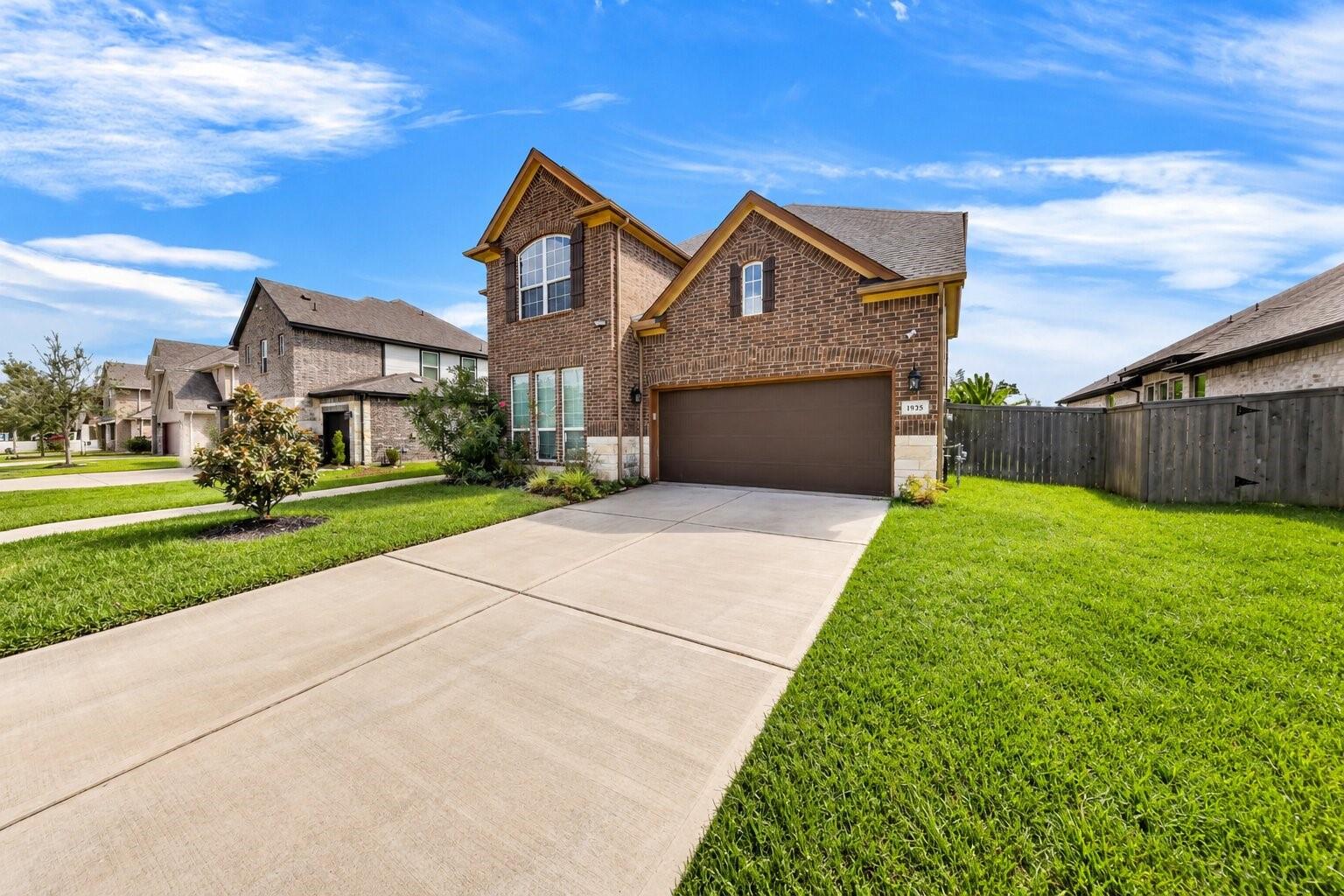 1935 Heather Canyon Drive, Pearland Tx 77089 Property Photo 2