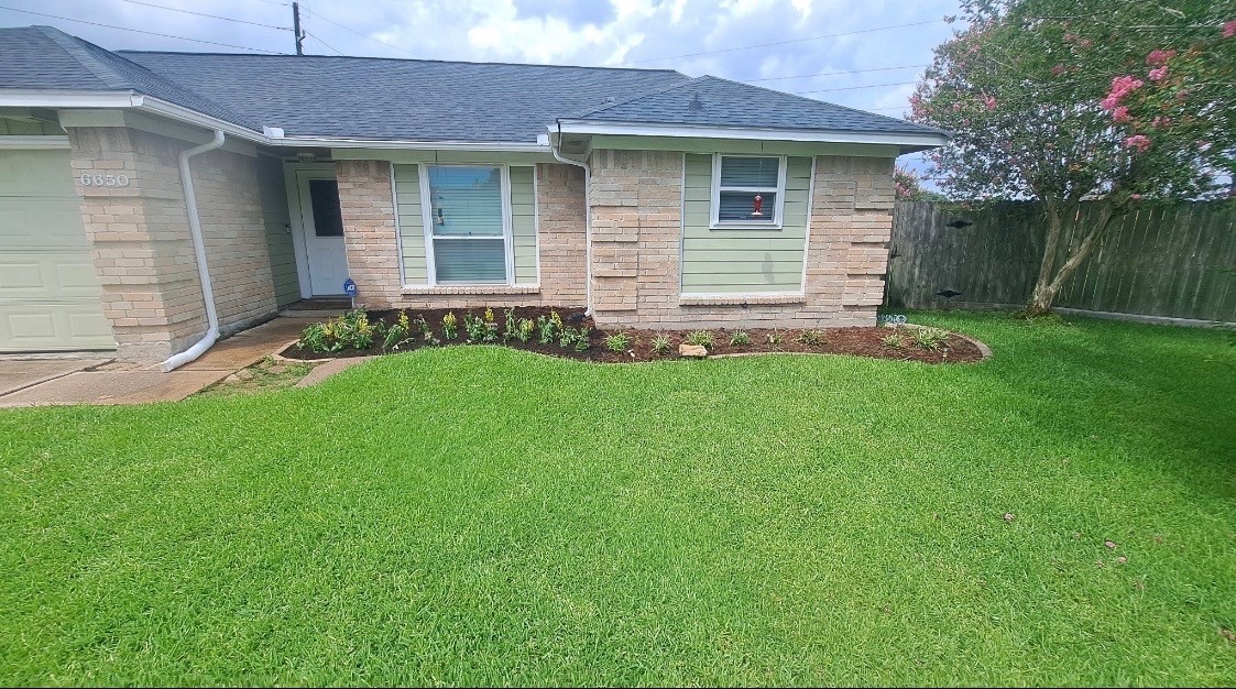 6650 Grove Field Lane Property Photo 2