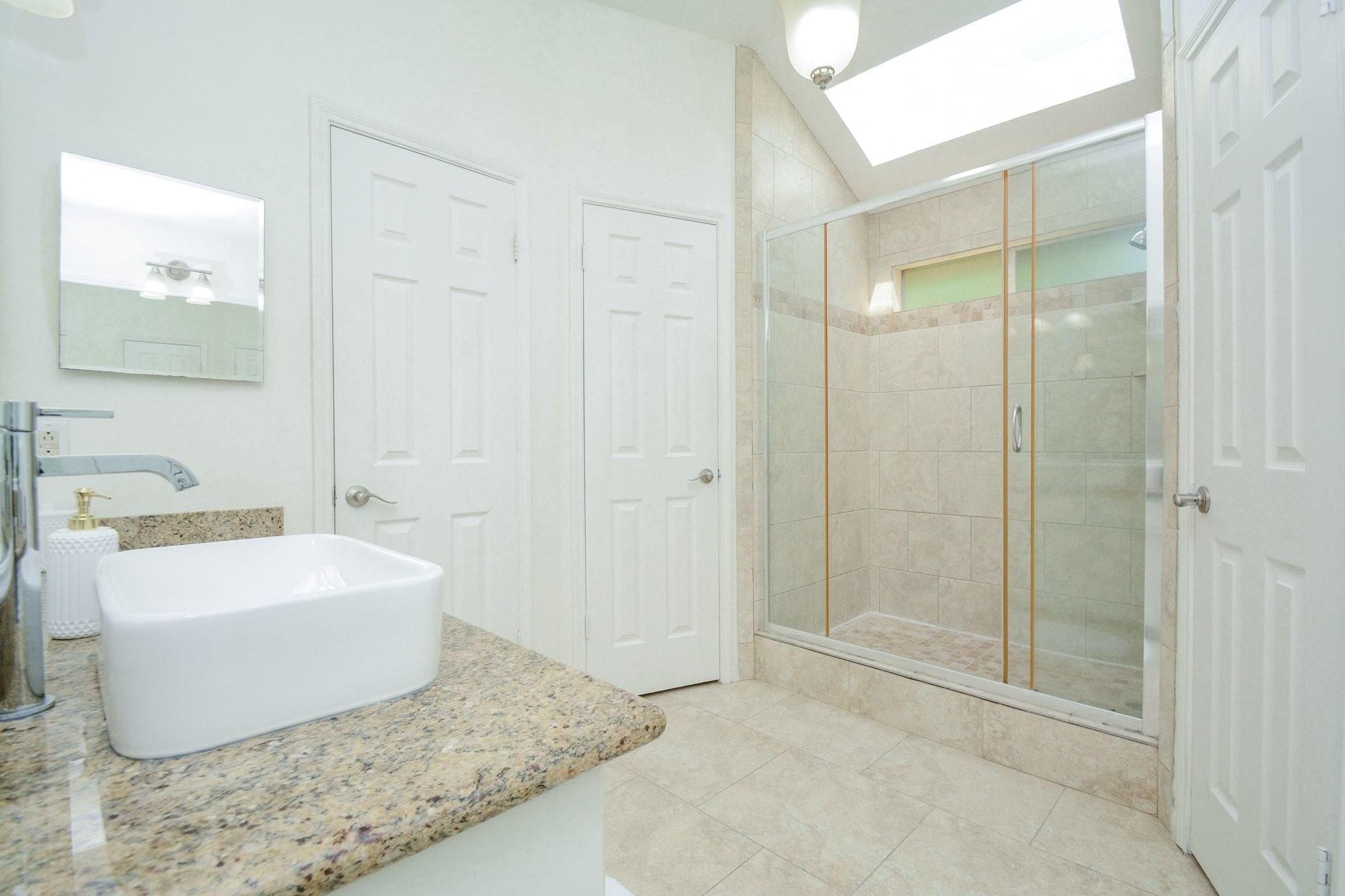 6650 Grove Field Lane Property Photo 9